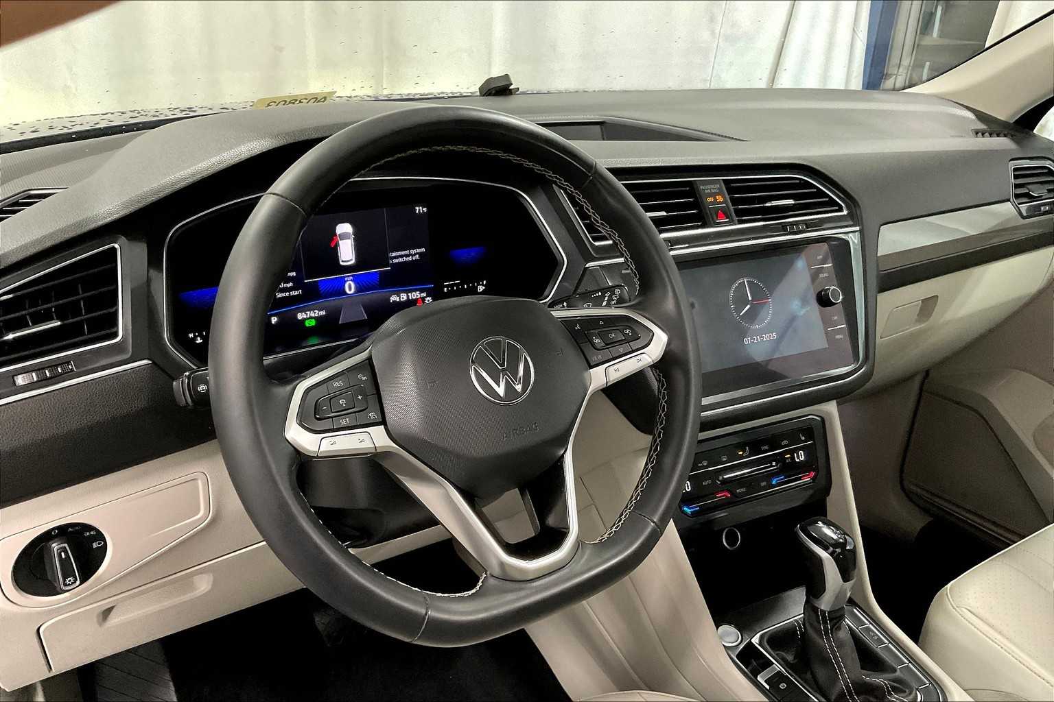 2022 Volkswagen Tiguan SE - Photo 8