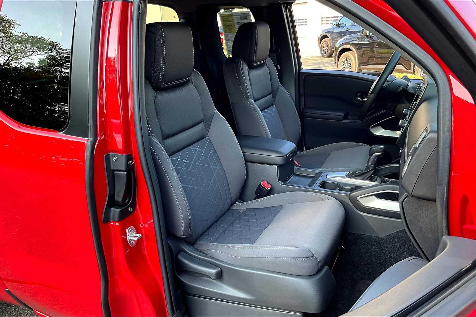 2025 Nissan Frontier SV - Photo 11