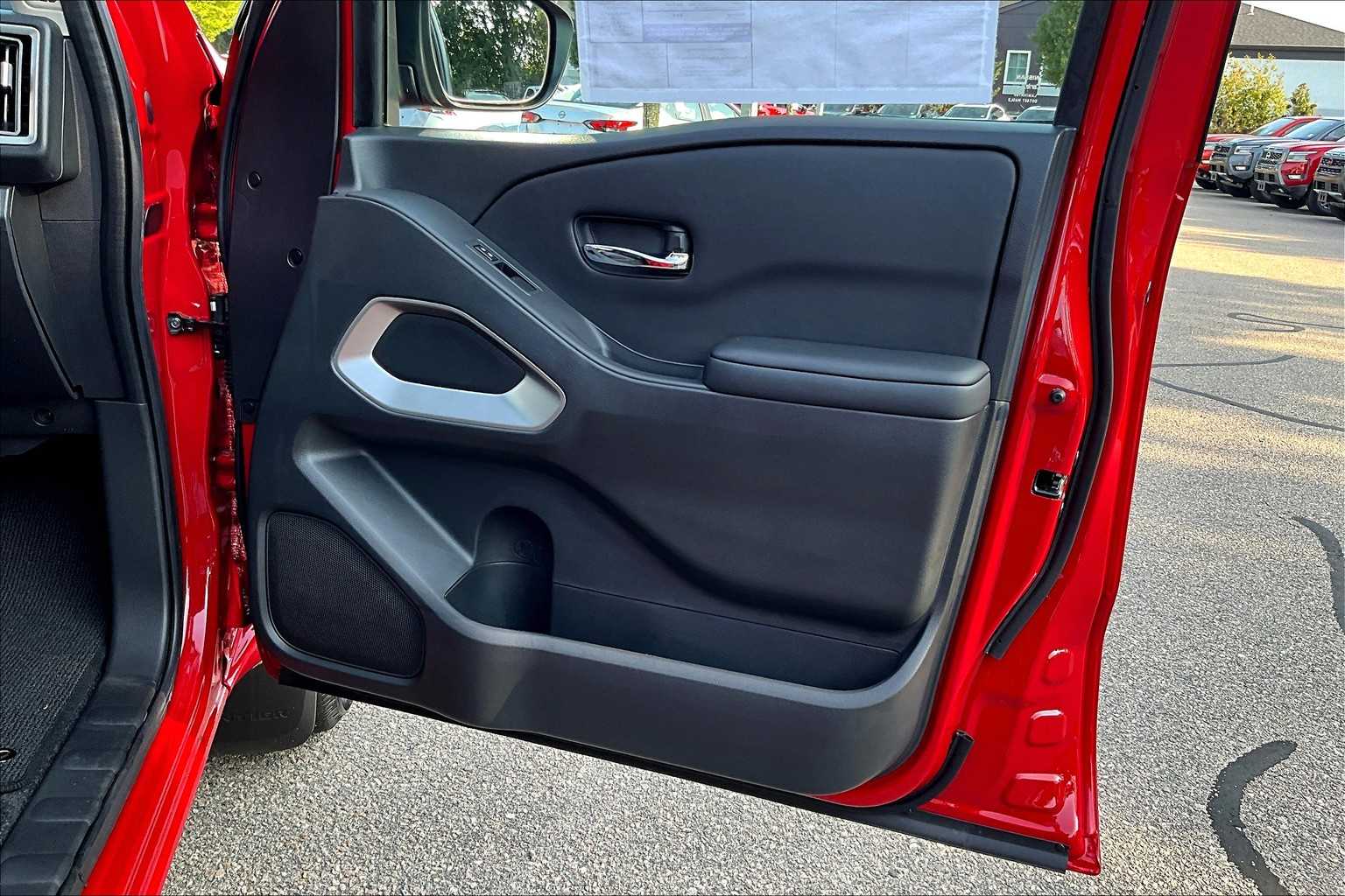 2025 Nissan Frontier SV - Photo 12