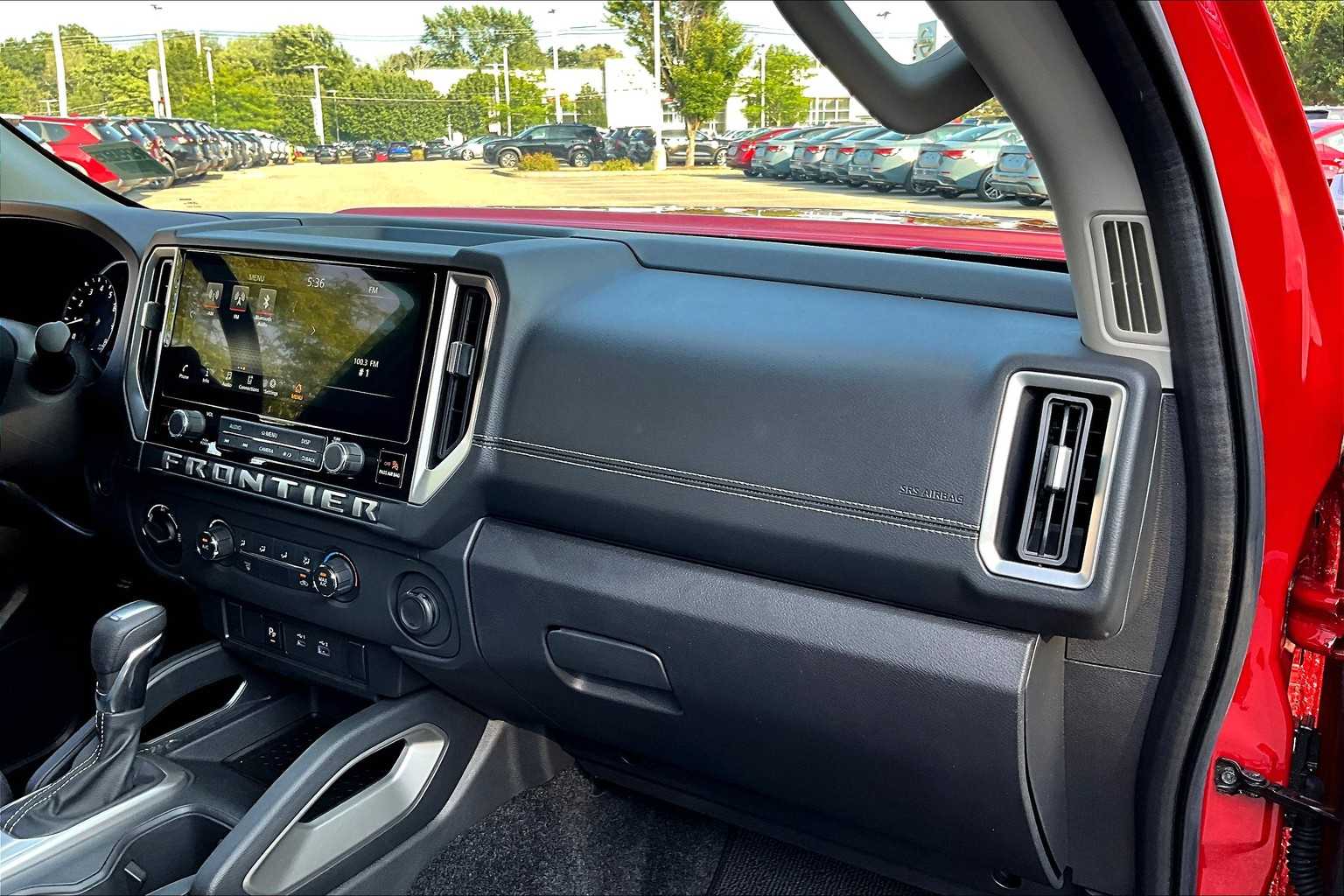 2025 Nissan Frontier SV - Photo 13