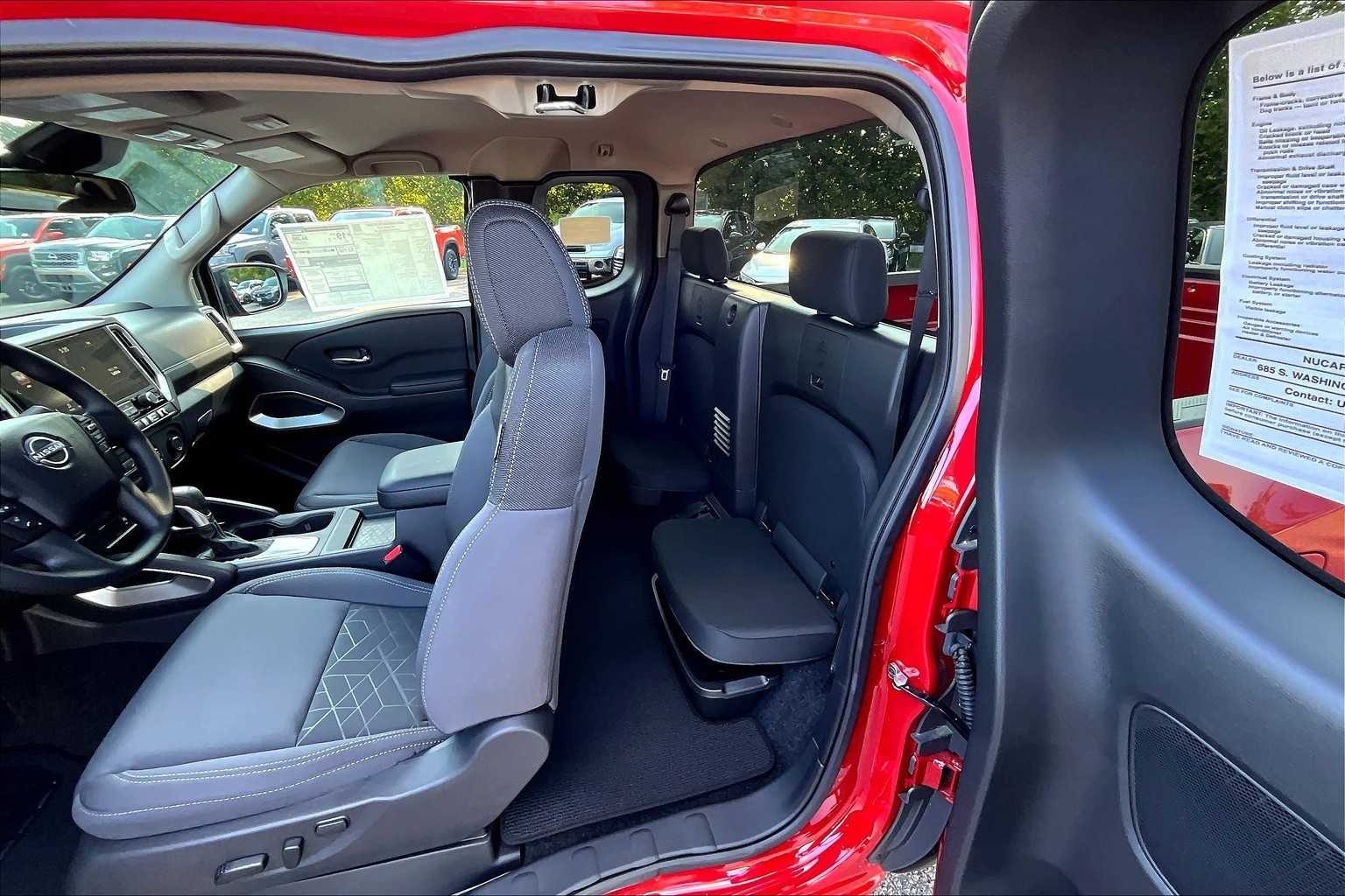 2025 Nissan Frontier SV - Photo 15