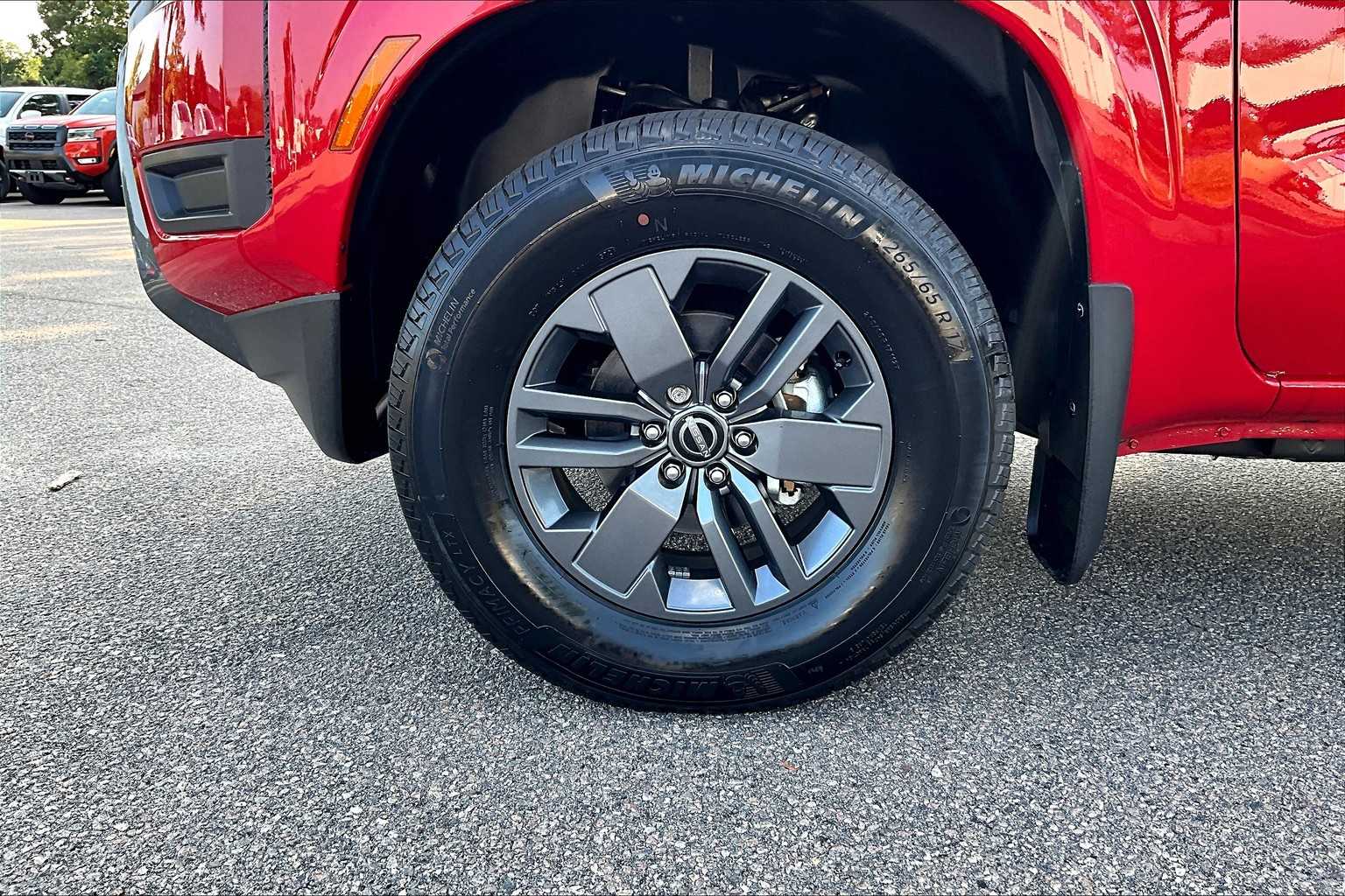 2025 Nissan Frontier SV - Photo 7