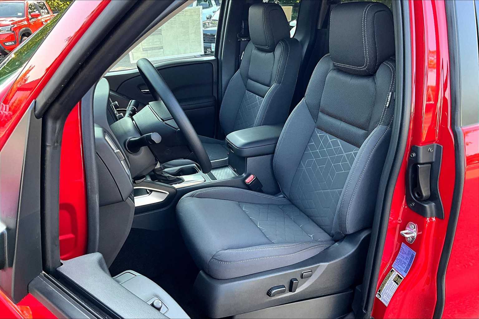 2025 Nissan Frontier SV - Photo 10