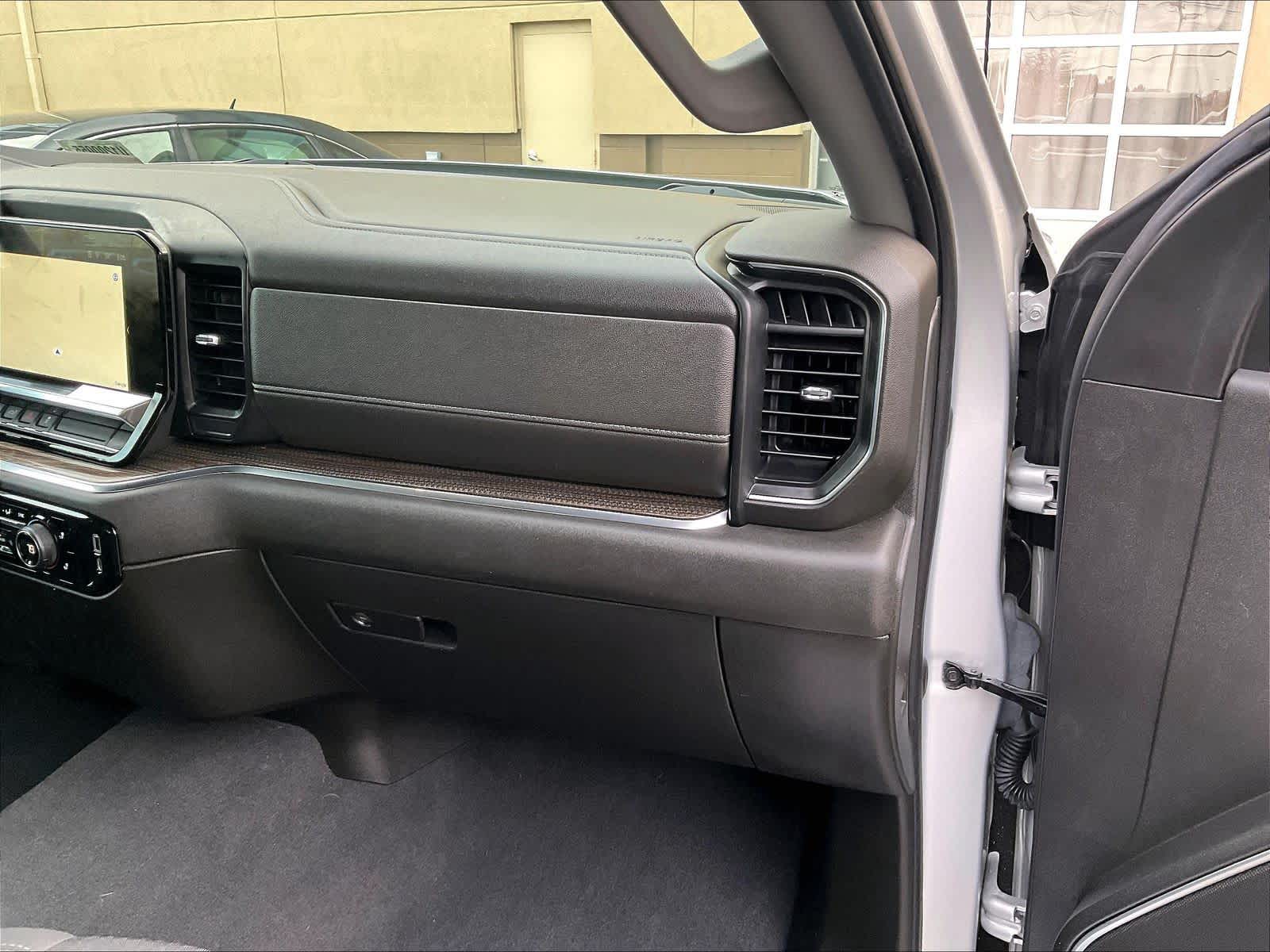 2022 Chevrolet Silverado 1500 LT - Photo 13