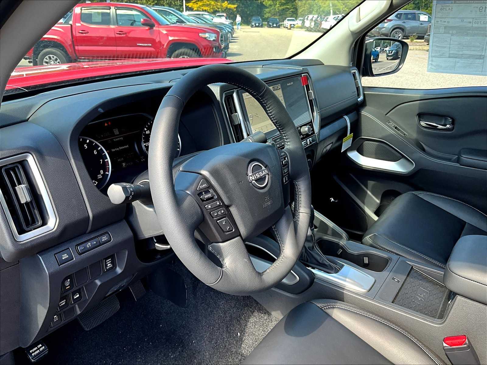 2025 Nissan Frontier SL - Photo 9