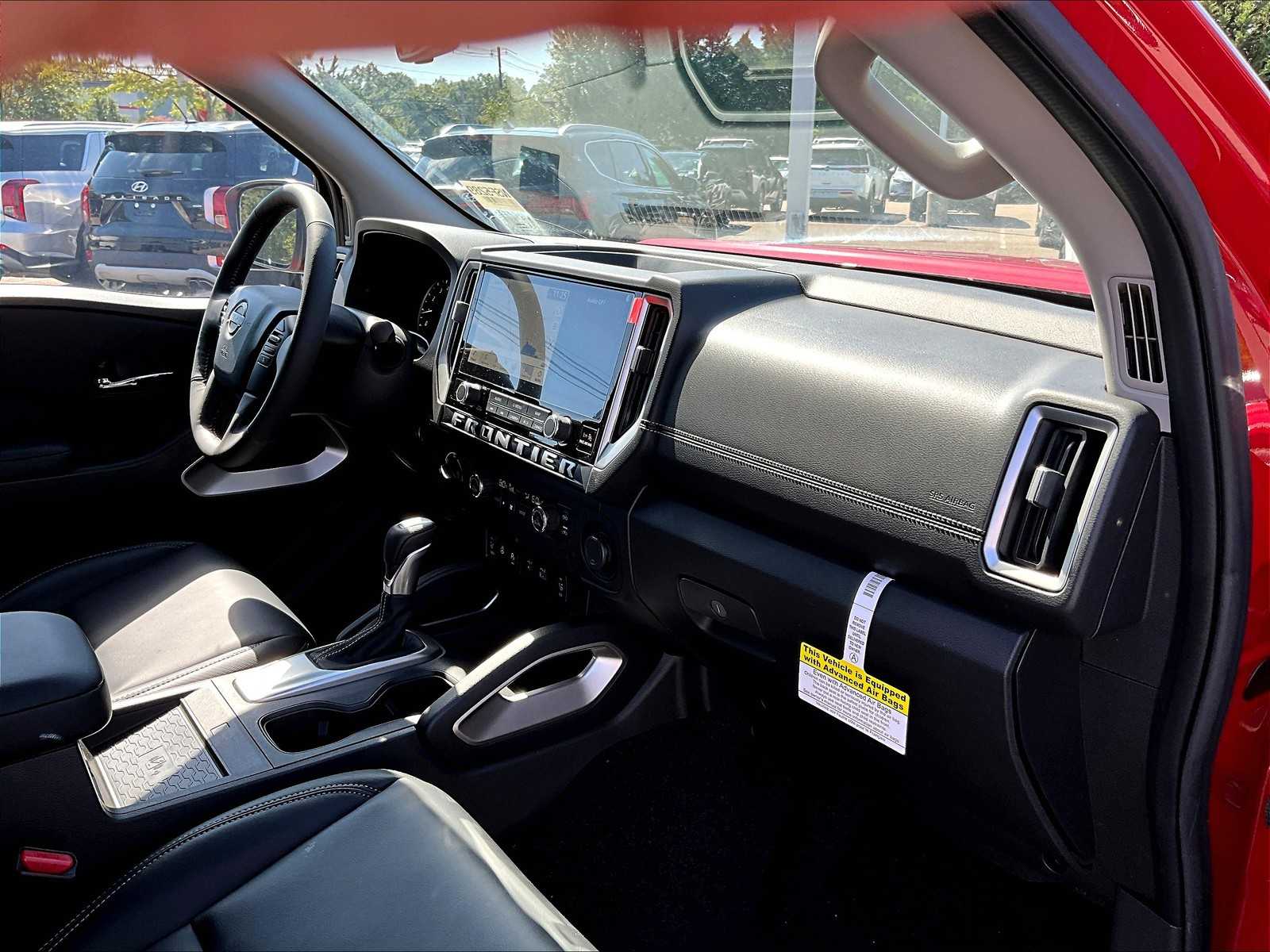 2025 Nissan Frontier SL - Photo 10