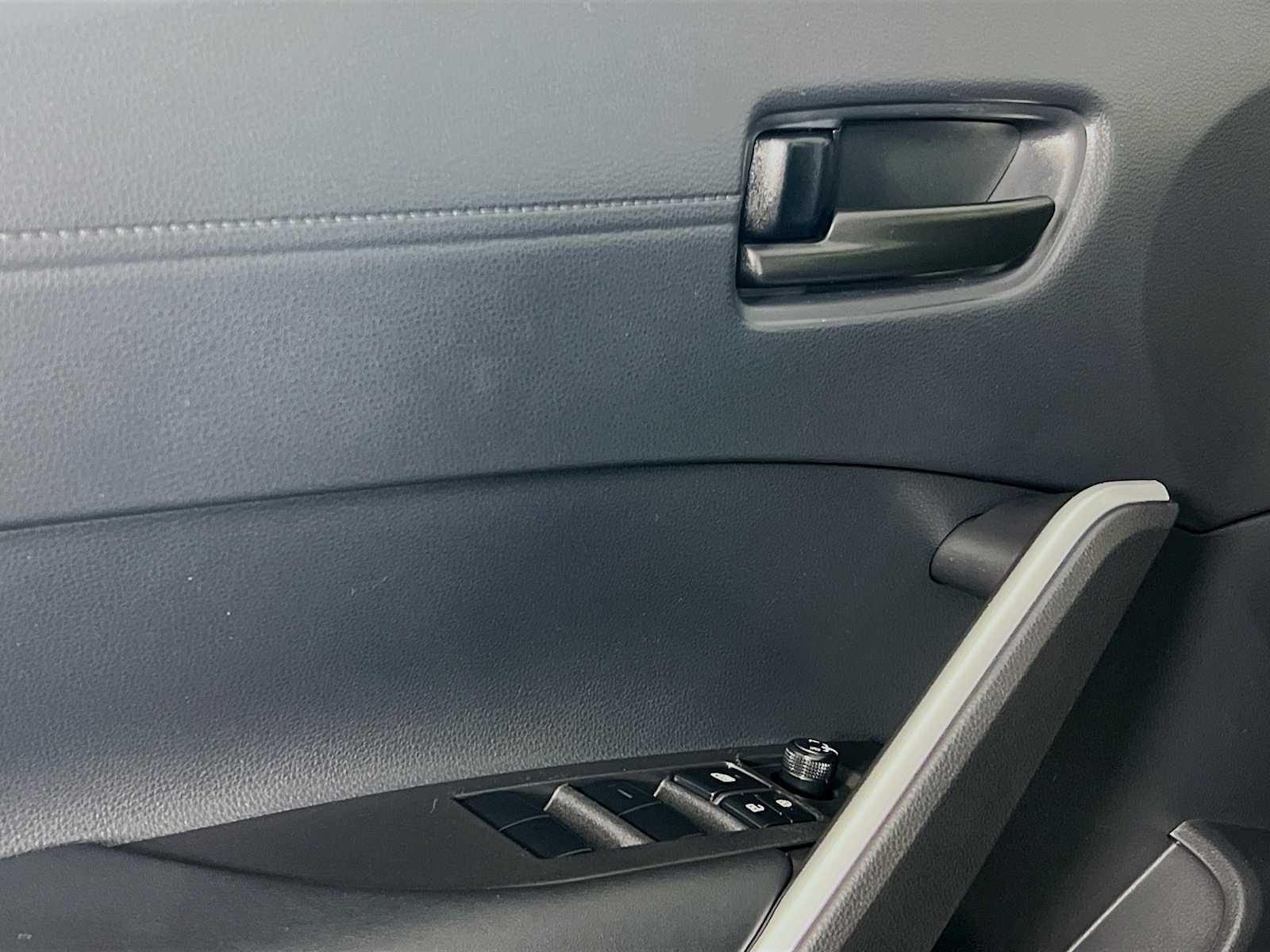2024 Toyota Corolla Cross Hybrid S - Photo 17