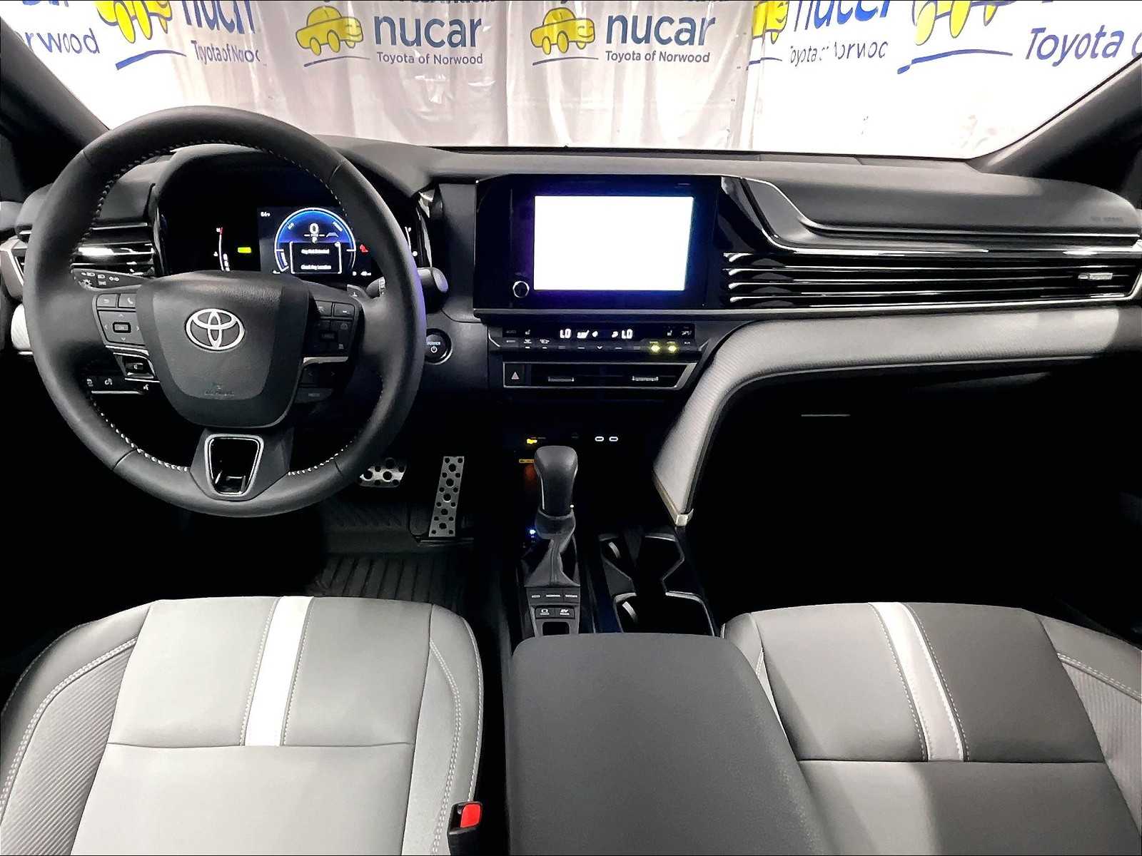 2025 Toyota Camry SE - Photo 12