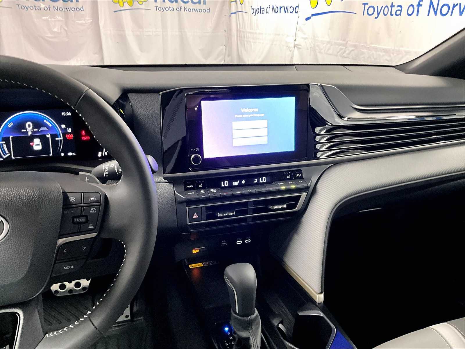 2025 Toyota Camry SE - Photo 13