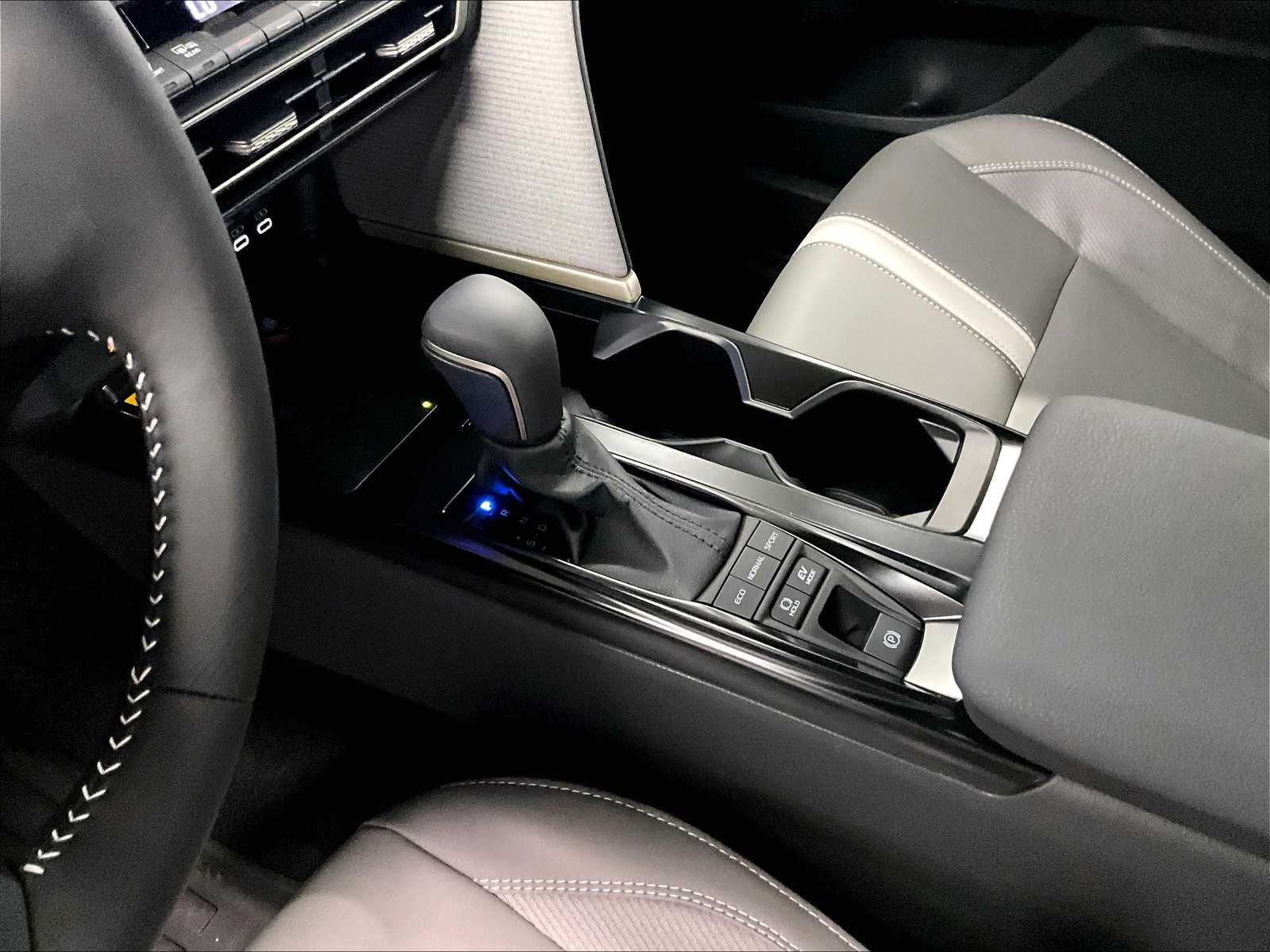 2025 Toyota Camry SE - Photo 14