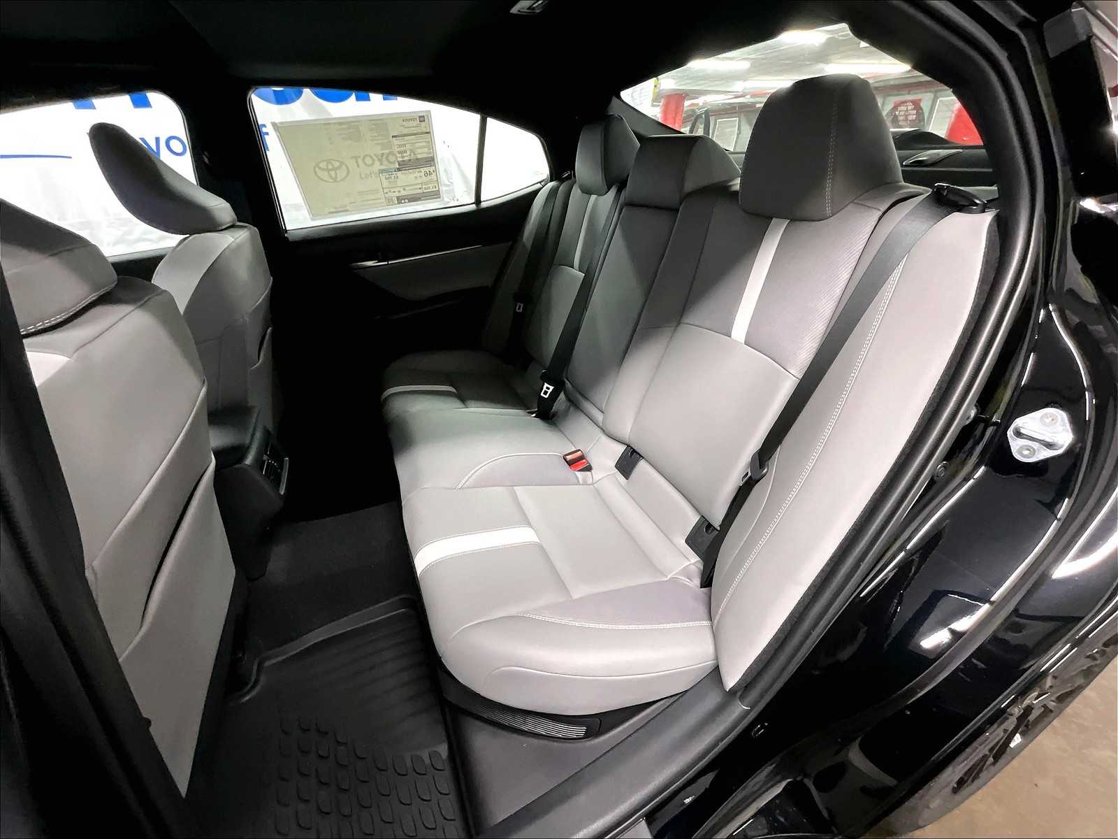 2025 Toyota Camry SE - Photo 15