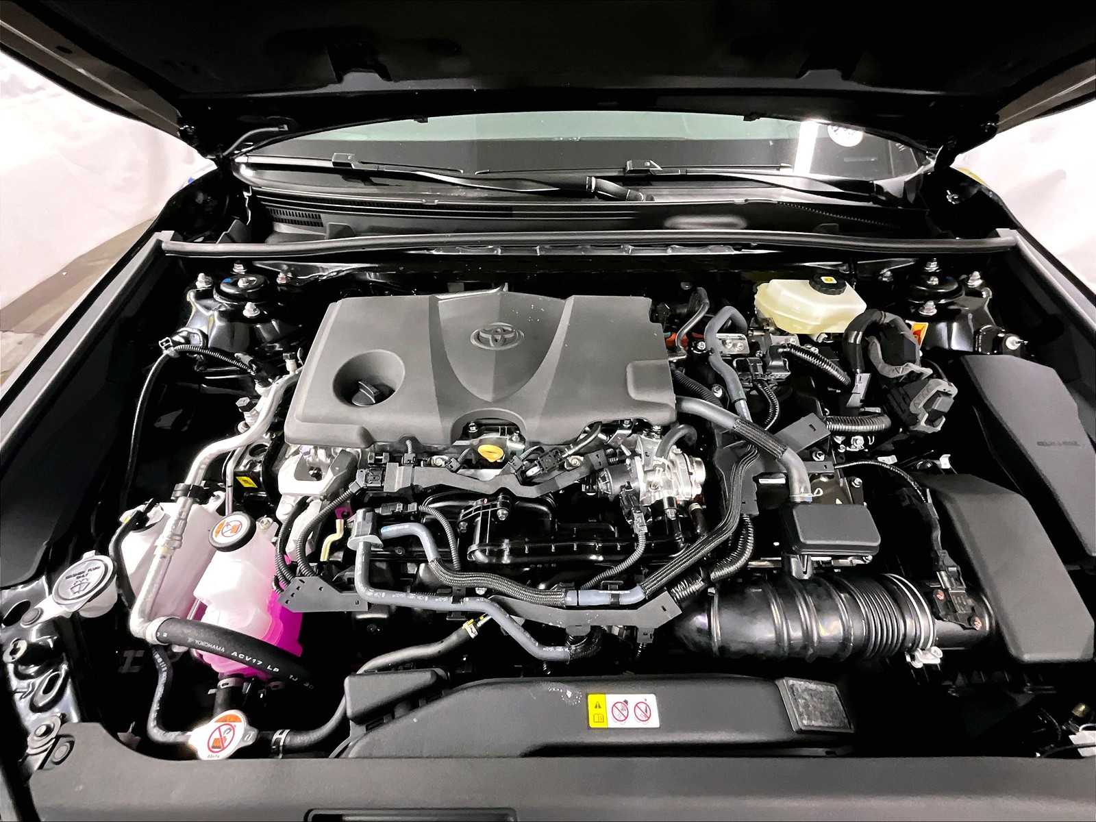 2025 Toyota Camry SE - Photo 16