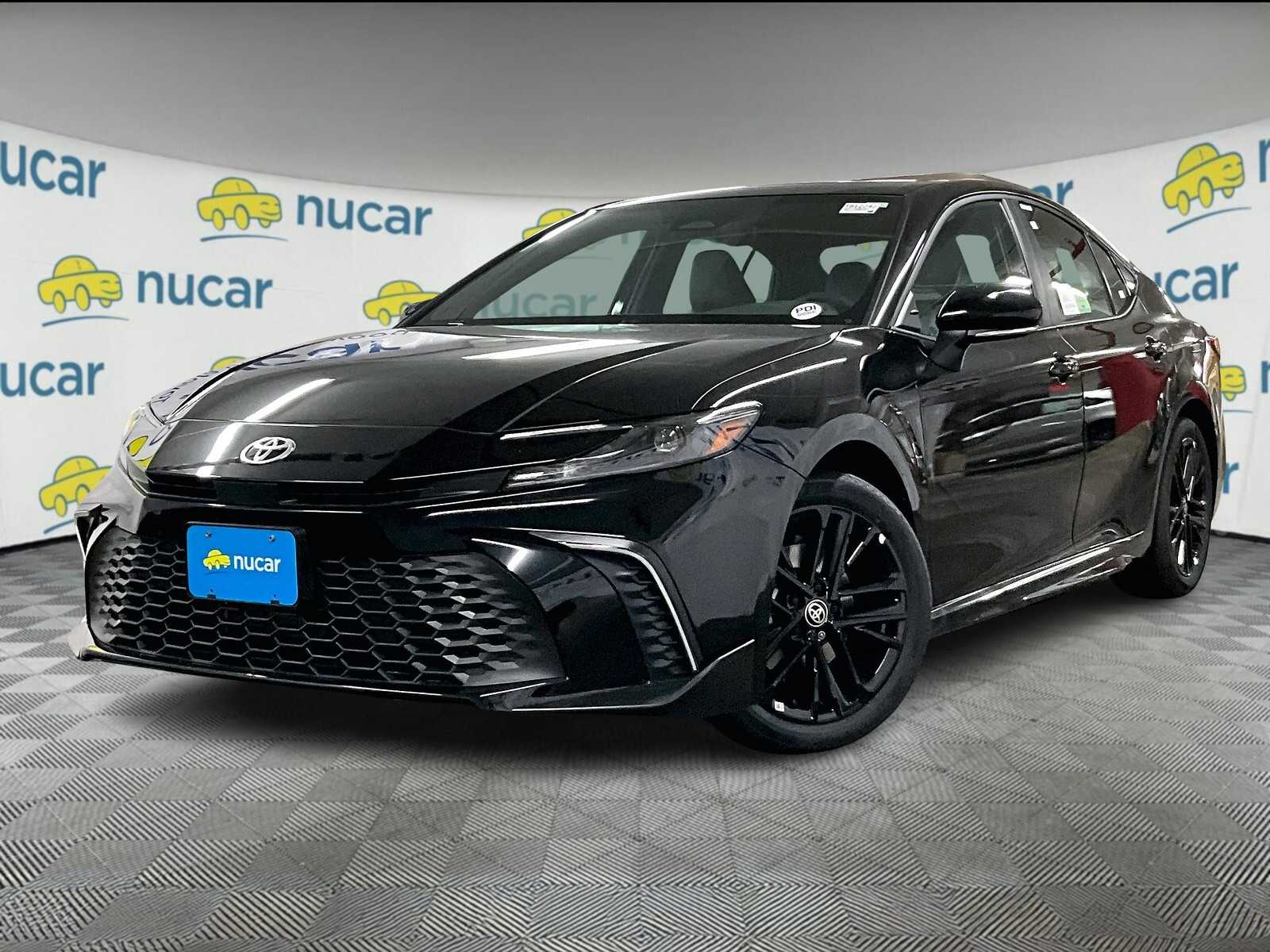 2025 Toyota Camry SE - Photo 4