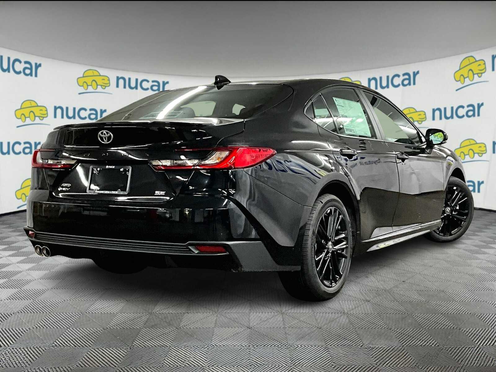 2025 Toyota Camry SE - Photo 7