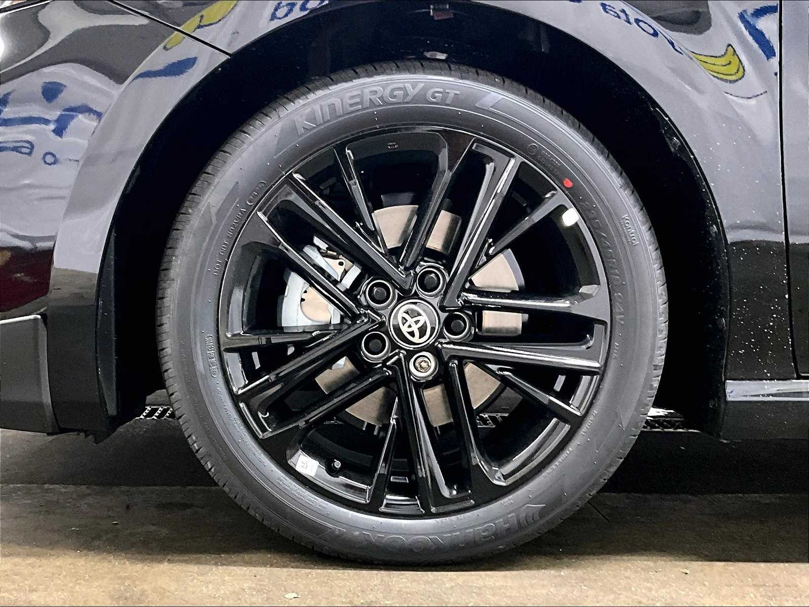 2025 Toyota Camry SE - Photo 8