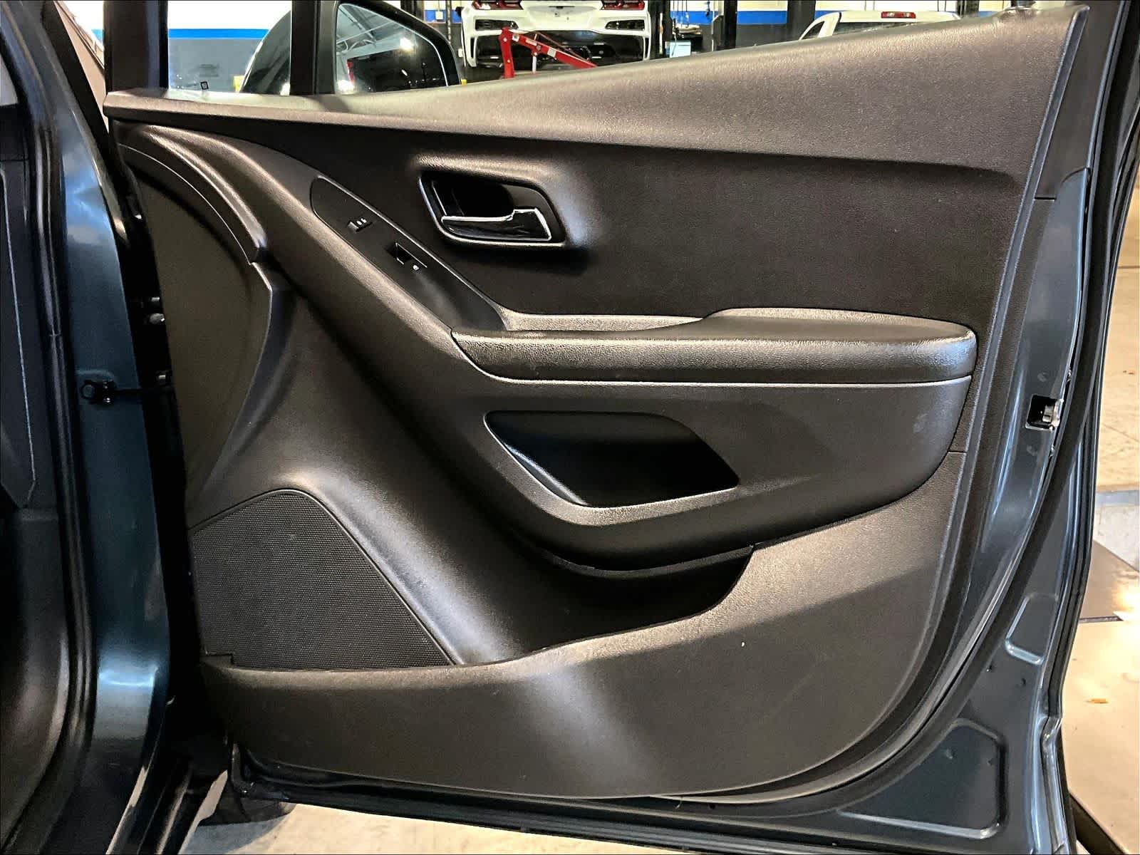 2021 Chevrolet Trax LT - Photo 12