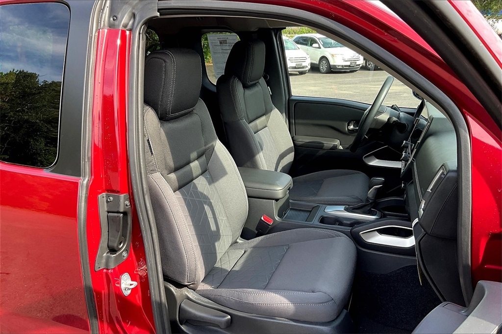 2025 Nissan Frontier SV - Photo 11