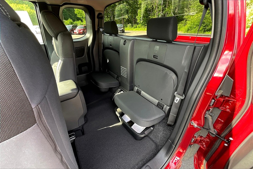 2025 Nissan Frontier SV - Photo 25