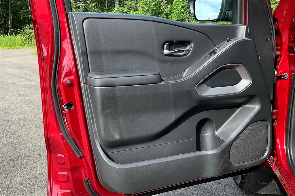 2025 Nissan Frontier SV - Photo 9