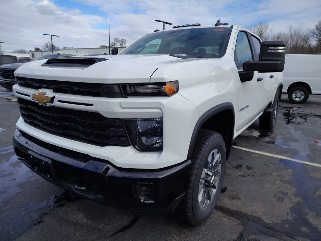2025 Chevrolet Silverado 2500HD Custom - Photo 3