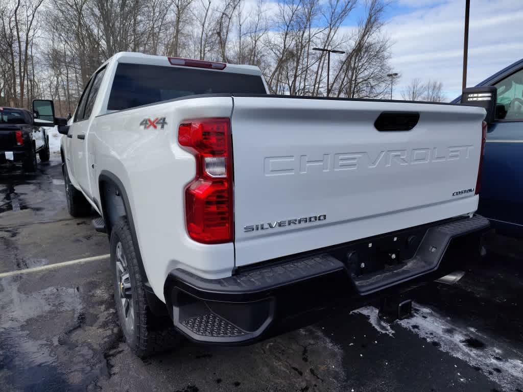 2025 Chevrolet Silverado 2500HD Custom - Photo 4