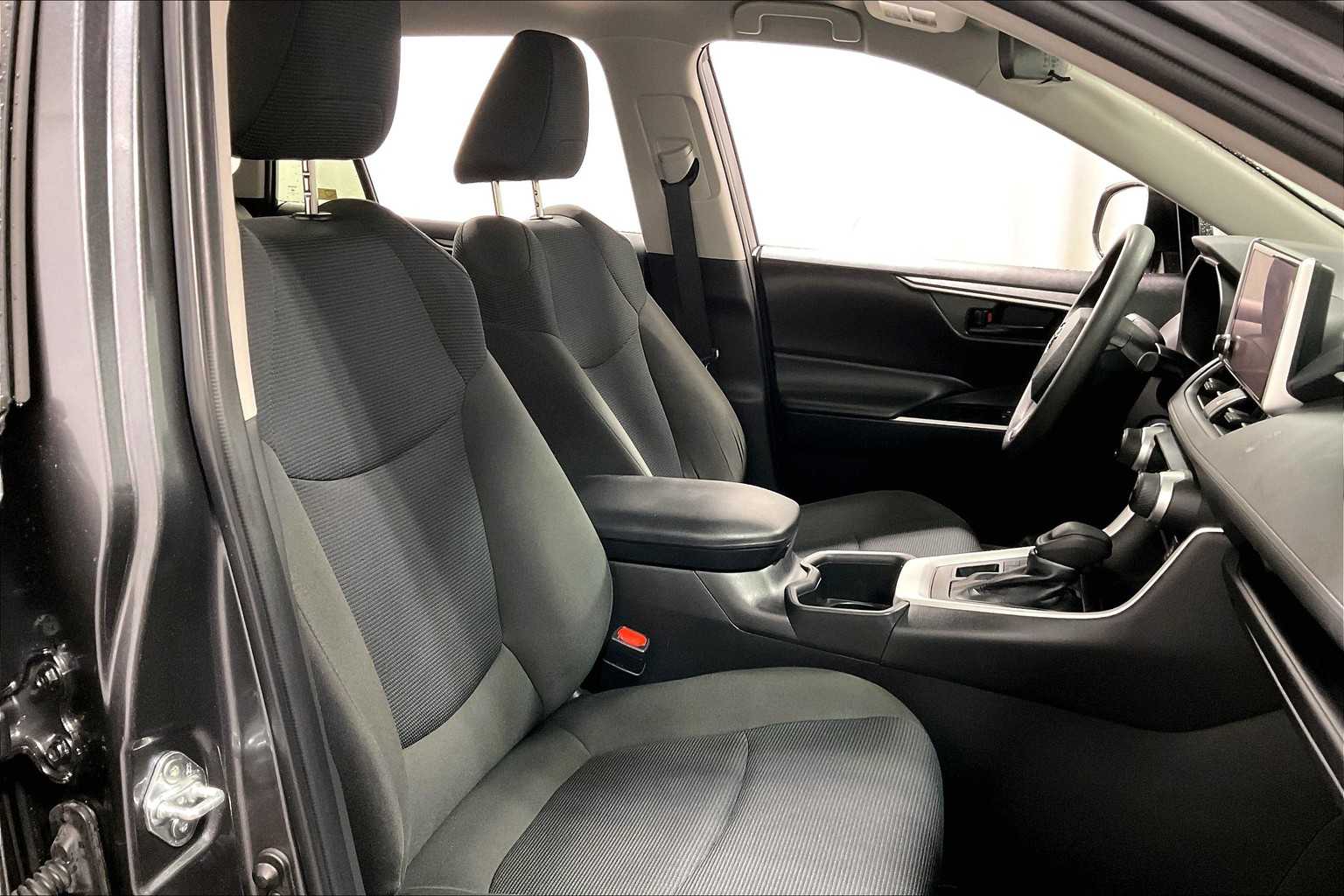 2023 Toyota RAV4 LE - Photo 11