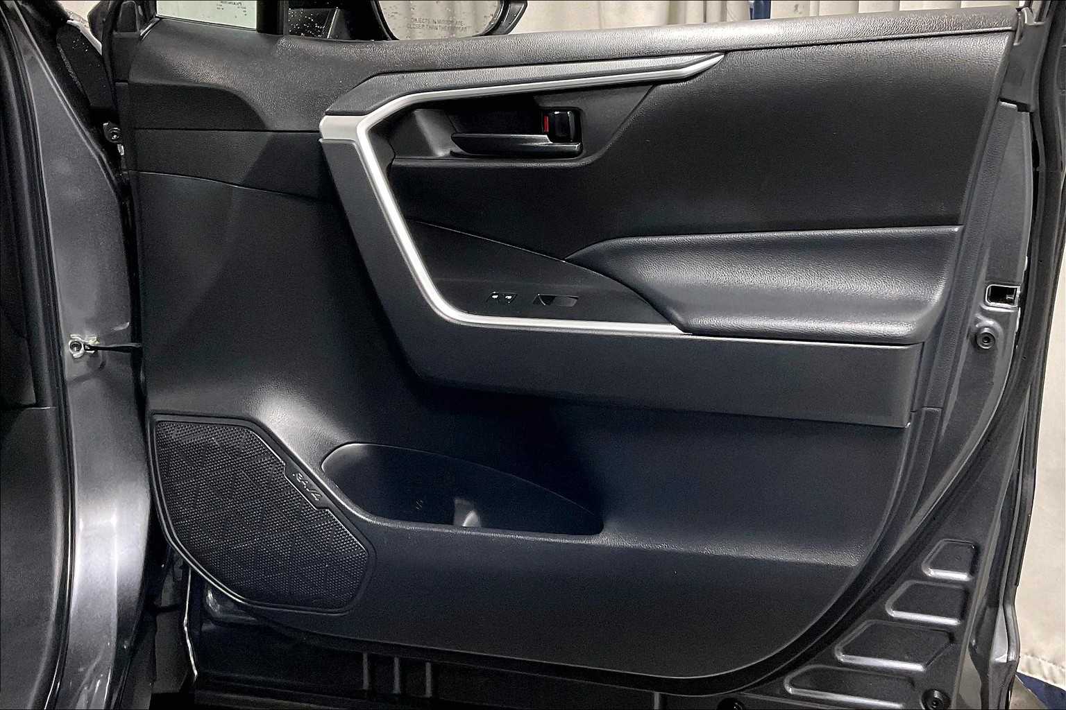 2023 Toyota RAV4 LE - Photo 12