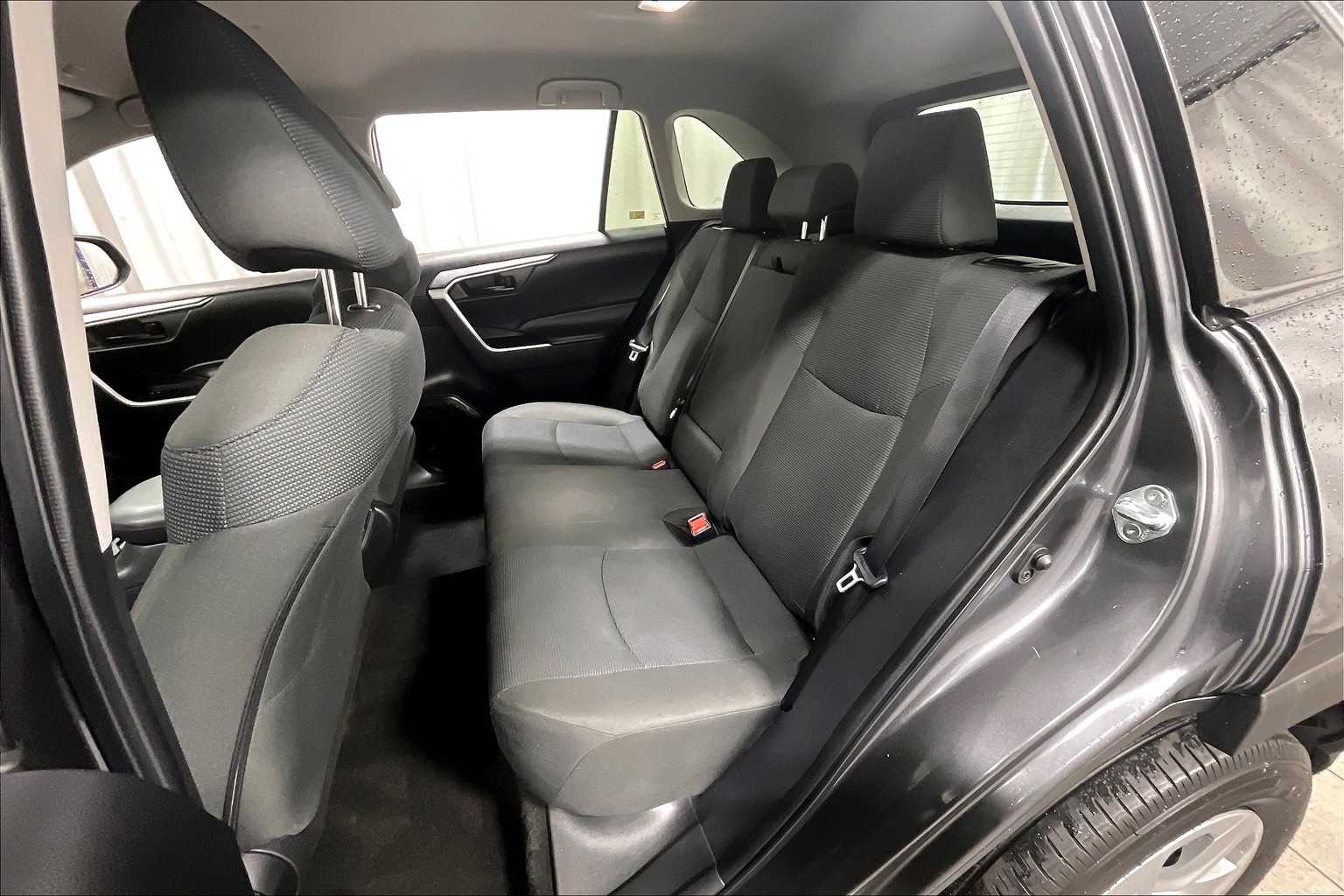 2023 Toyota RAV4 LE - Photo 15