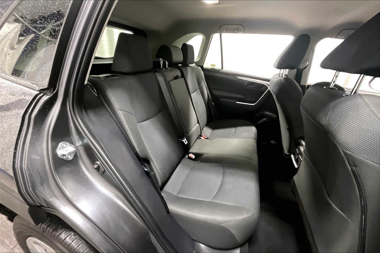 2023 Toyota RAV4 LE - Photo 16