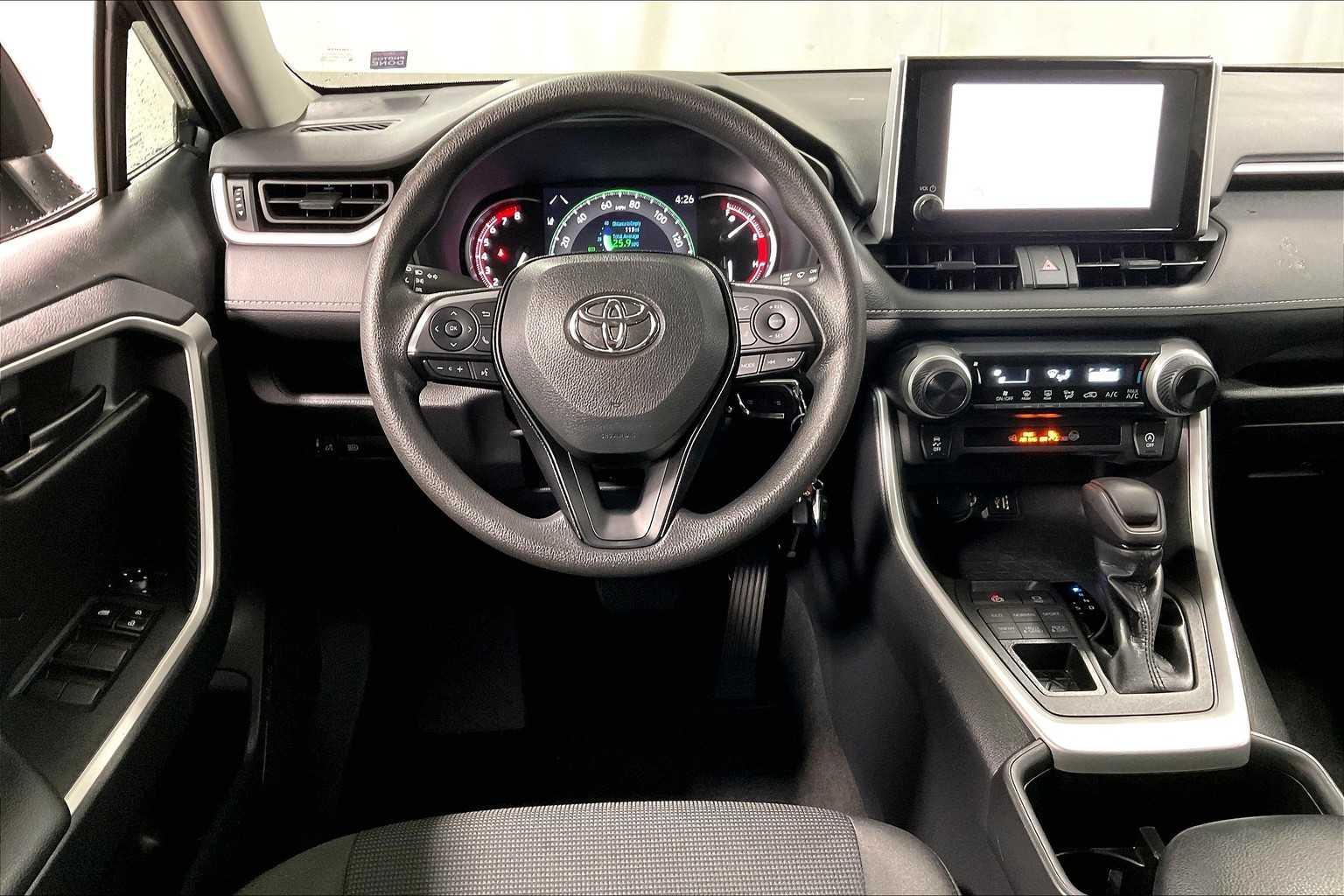 2023 Toyota RAV4 LE - Photo 18