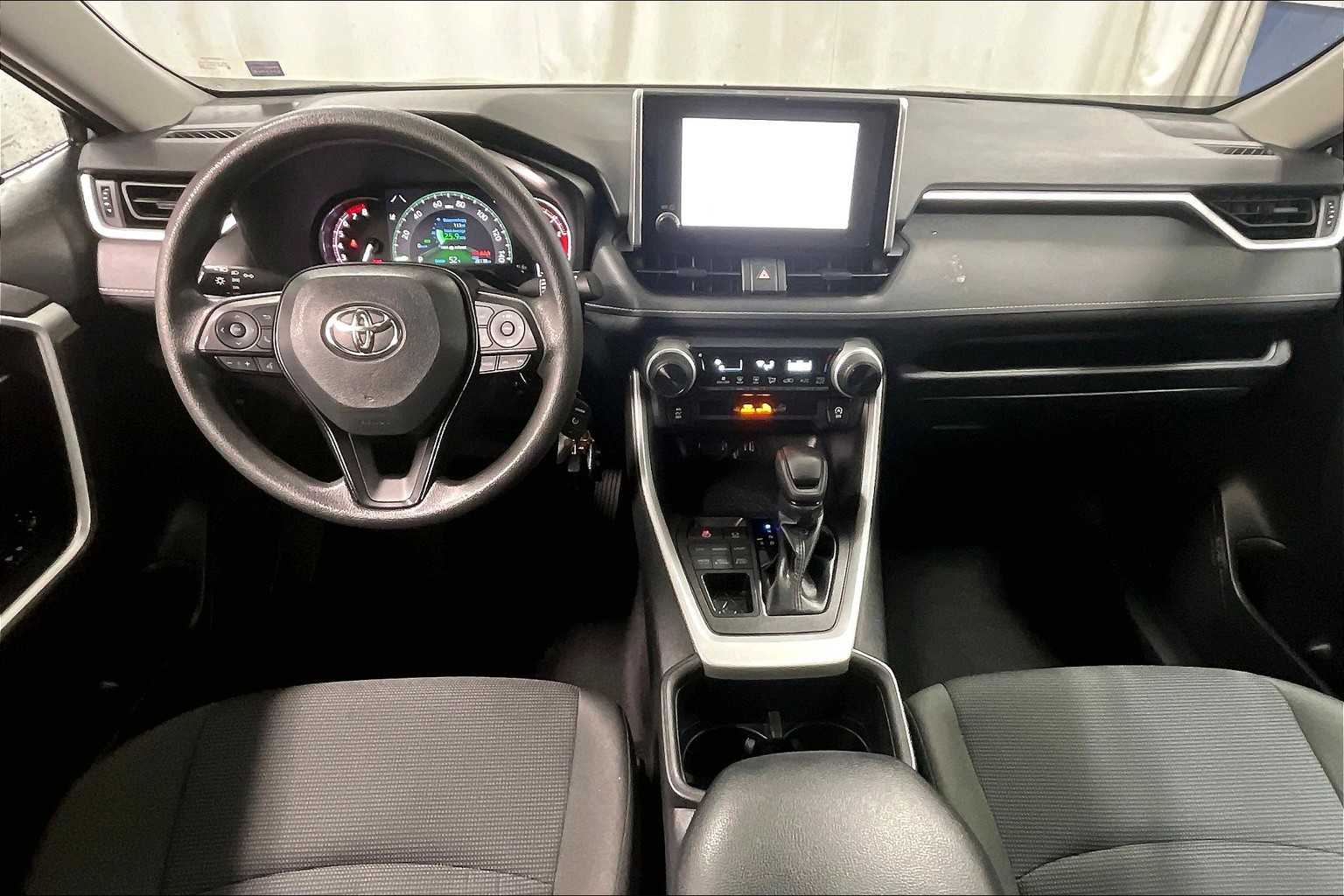 2023 Toyota RAV4 LE - Photo 22