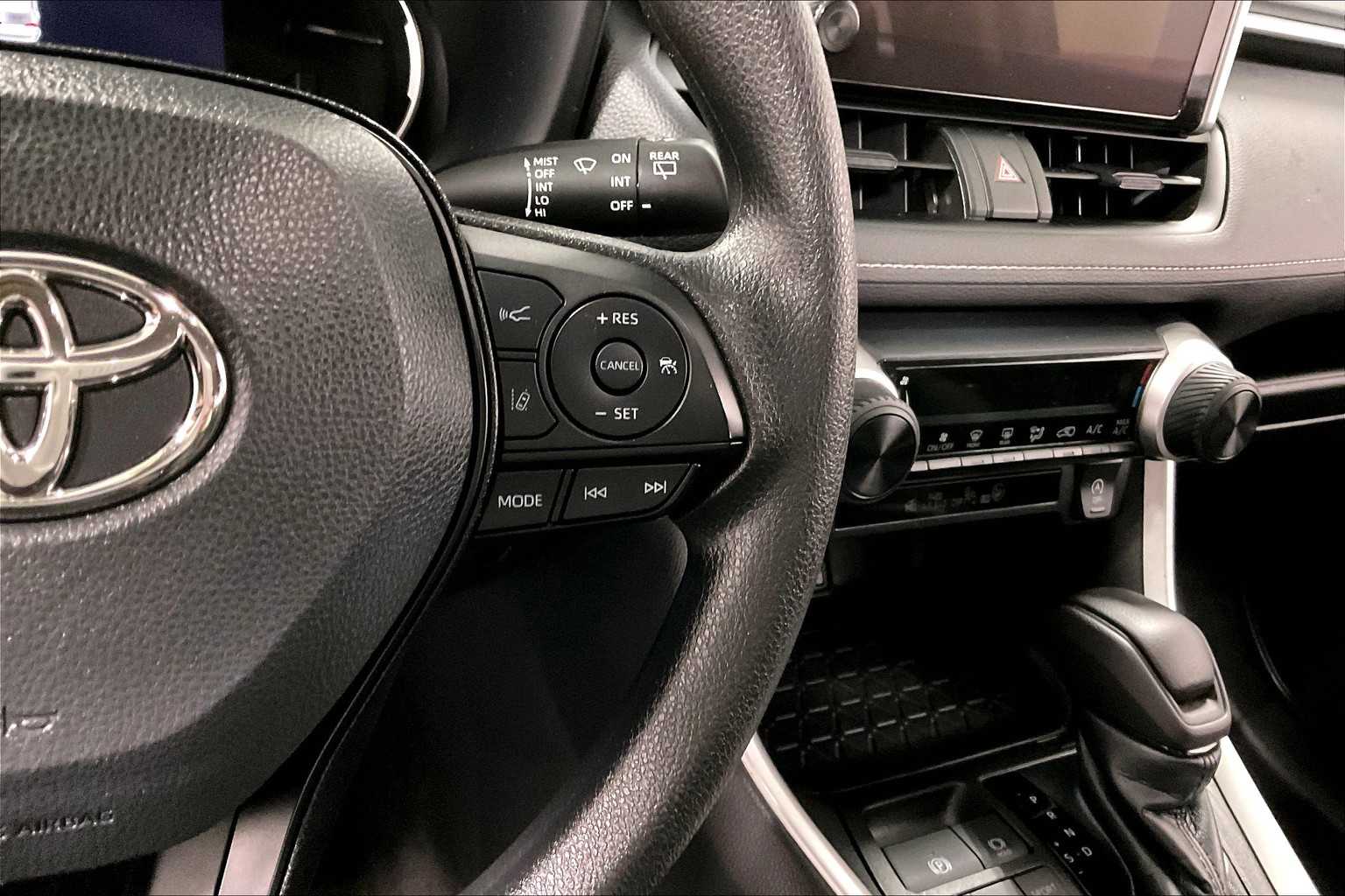 2023 Toyota RAV4 LE - Photo 24