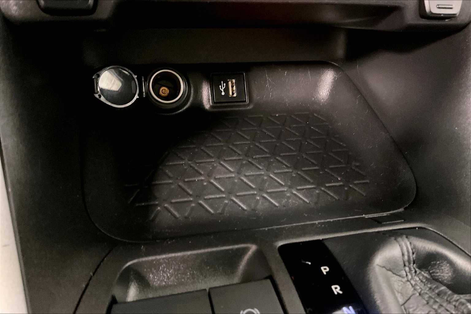 2023 Toyota RAV4 LE - Photo 26