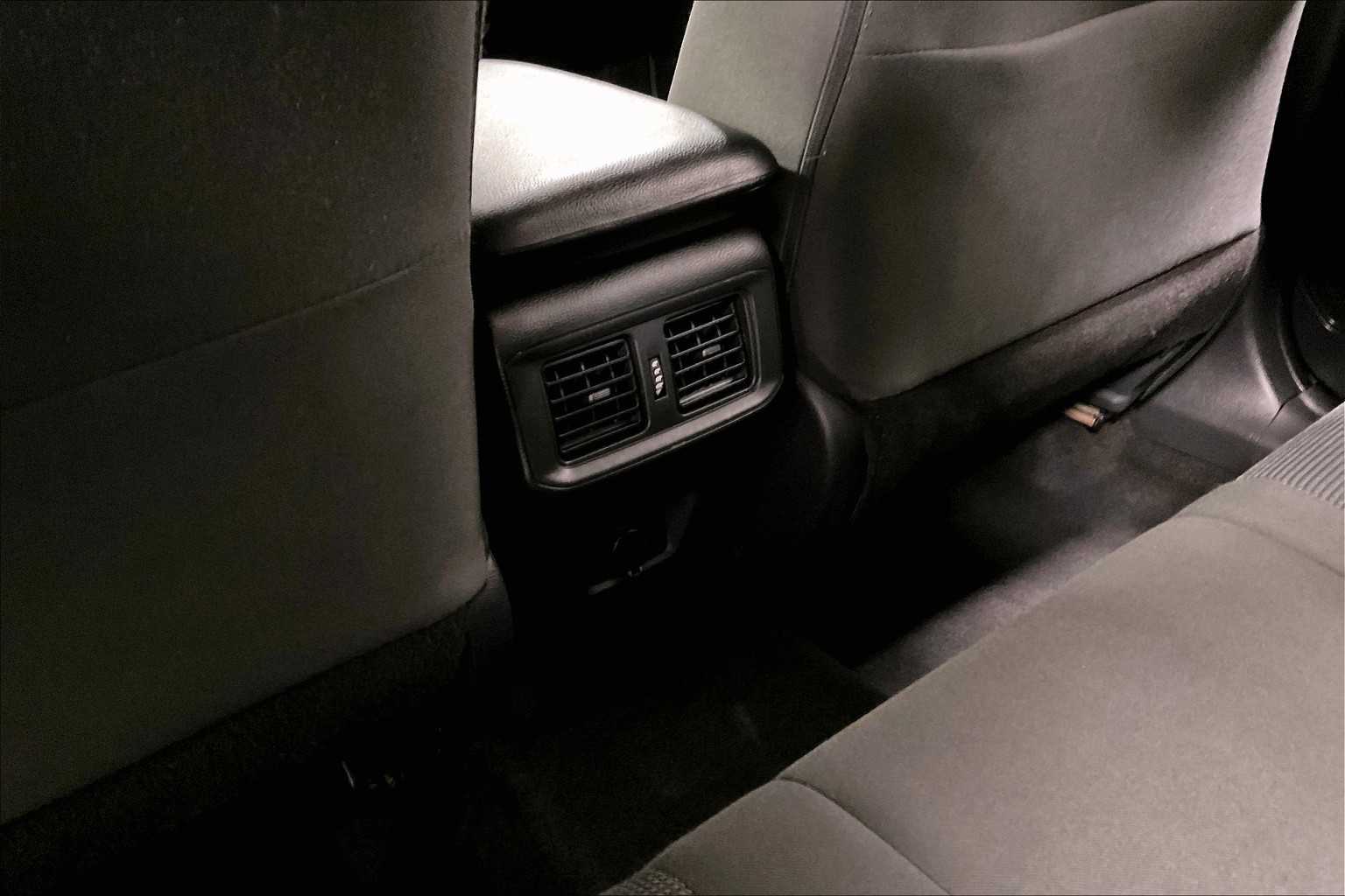 2023 Toyota RAV4 LE - Photo 28