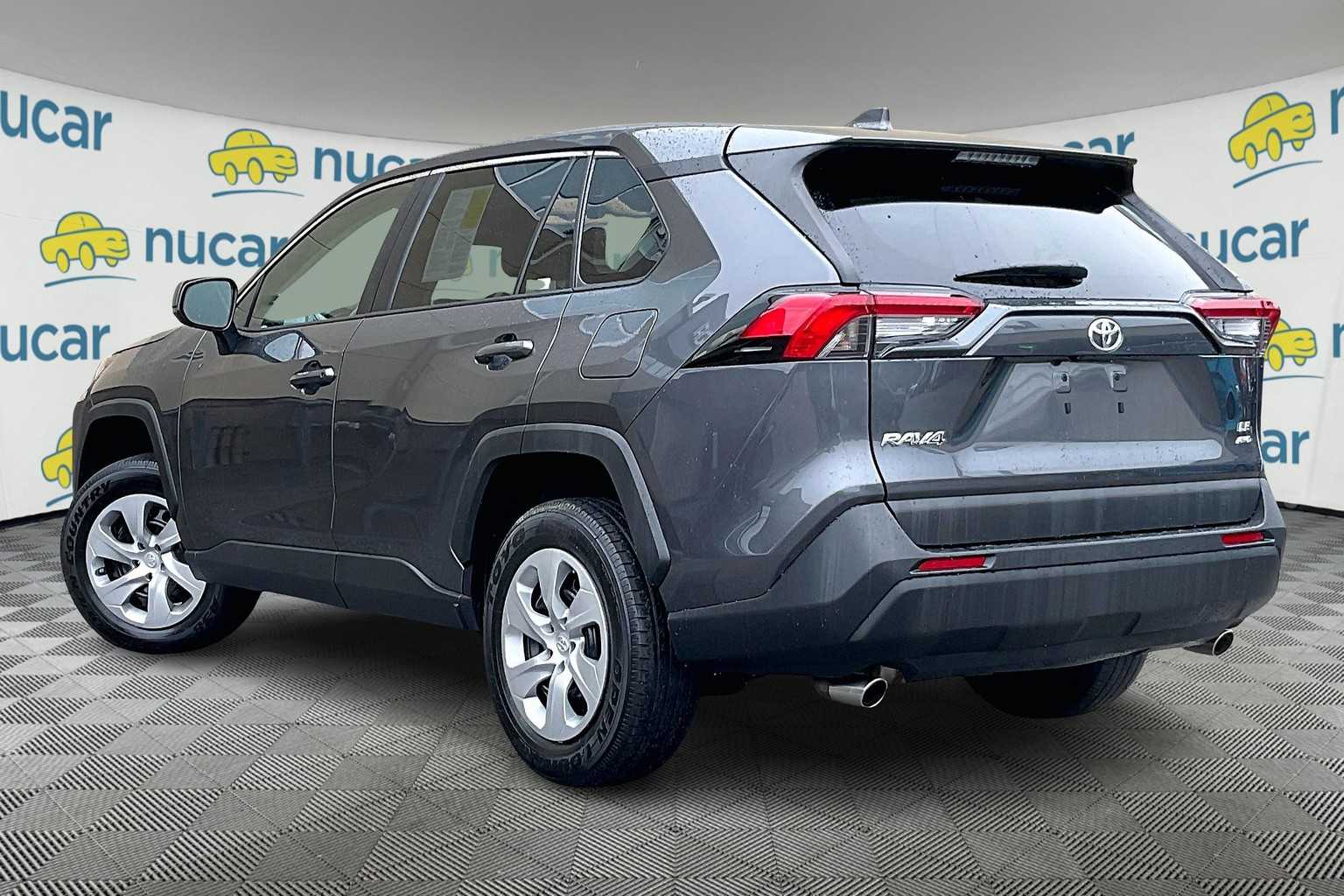 2023 Toyota RAV4 LE - Photo 4