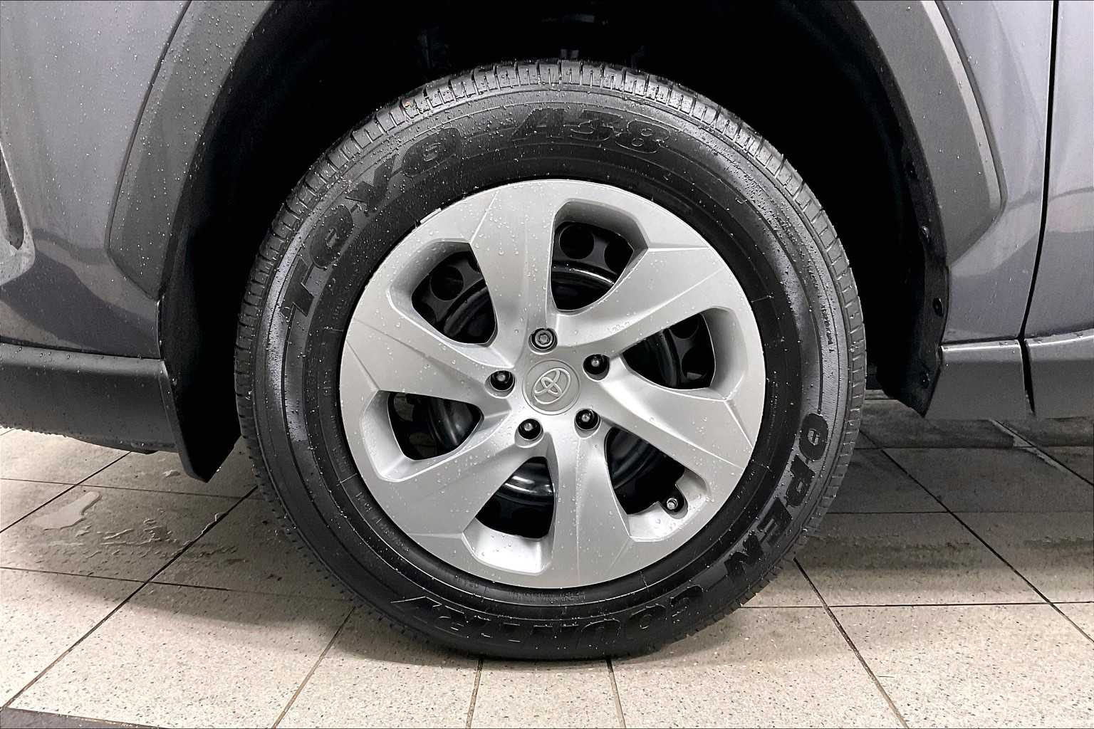 2023 Toyota RAV4 LE - Photo 7