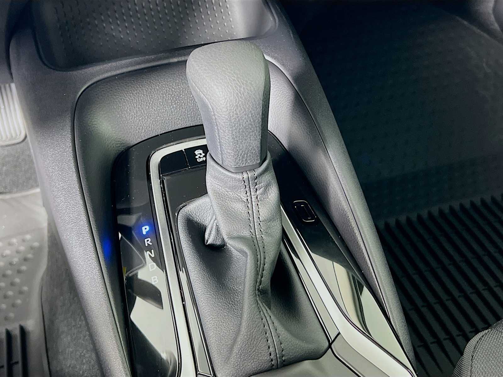 2025 Toyota Corolla LE - Photo 11
