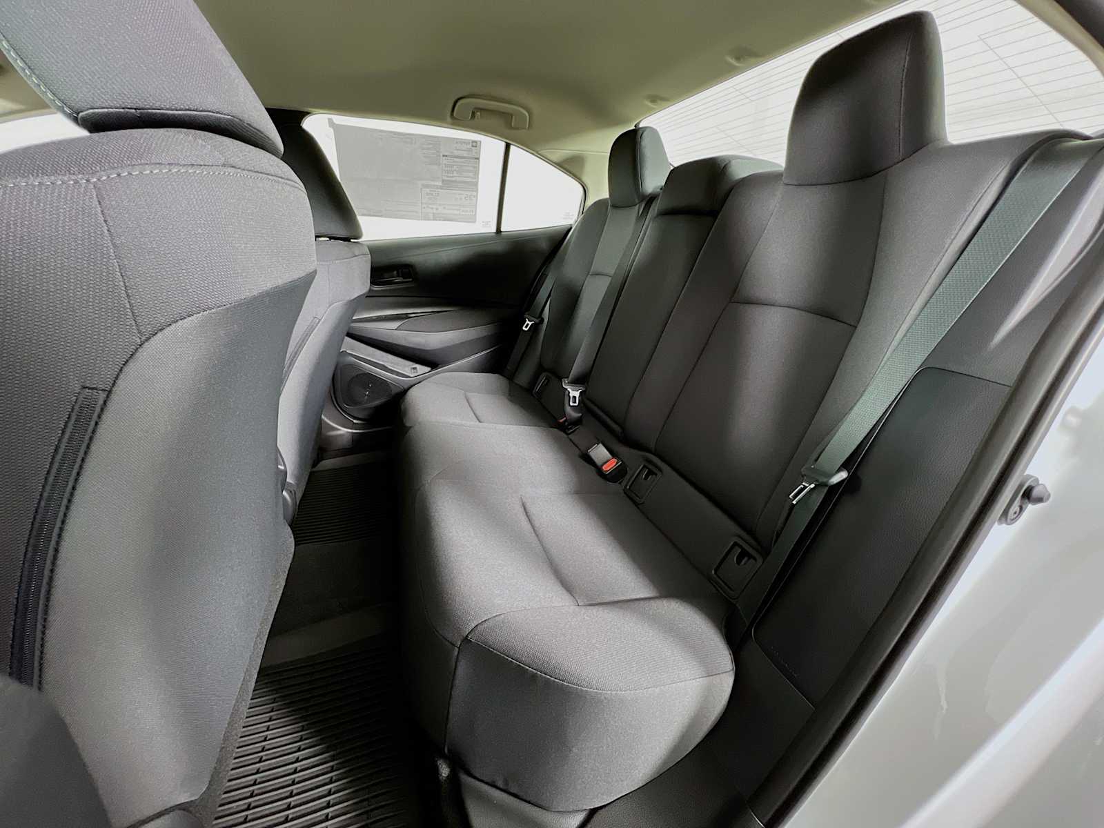 2025 Toyota Corolla LE - Photo 13