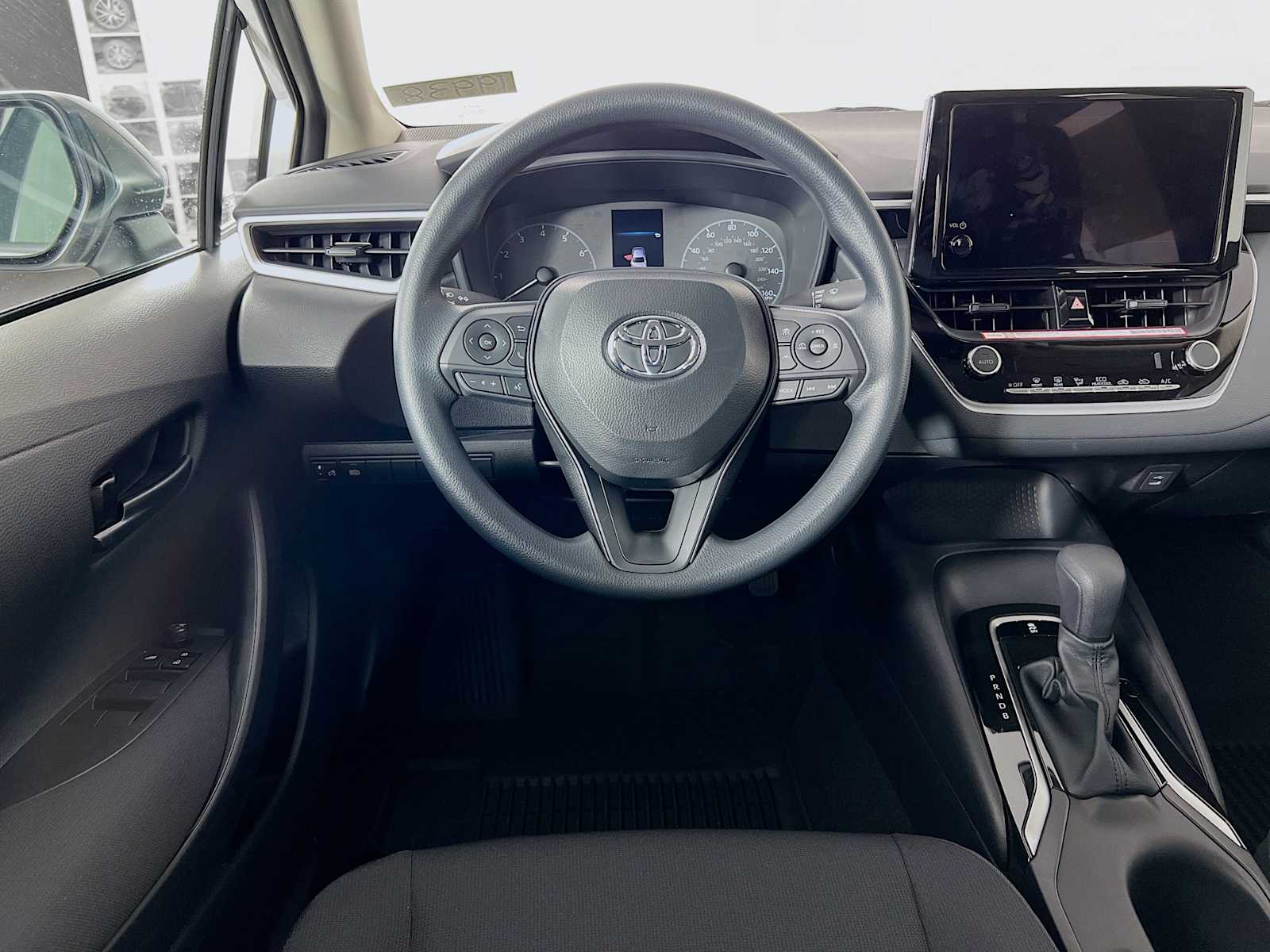 2025 Toyota Corolla LE - Photo 14