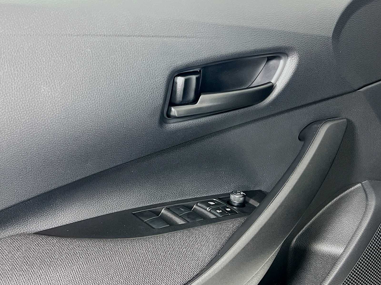2025 Toyota Corolla LE - Photo 15