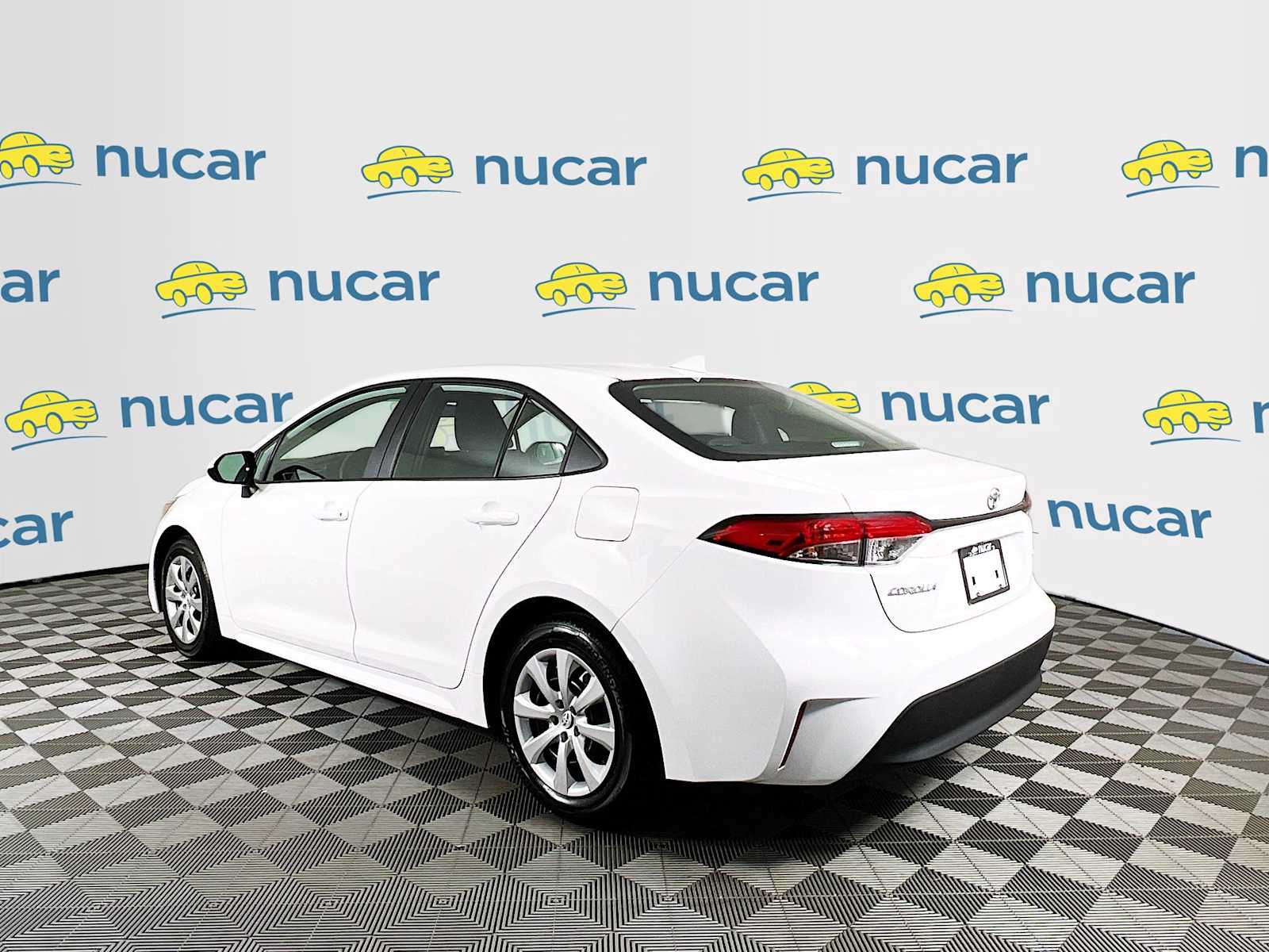 2025 Toyota Corolla LE - Photo 4