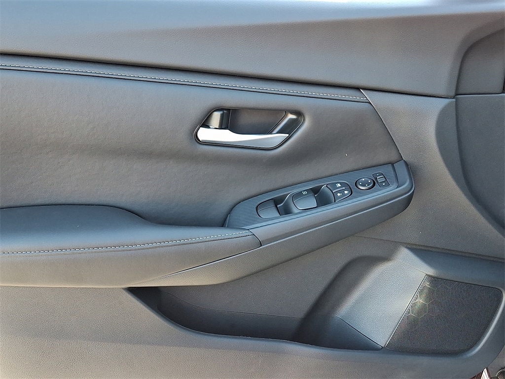 2025 Nissan Sentra SV - Photo 8