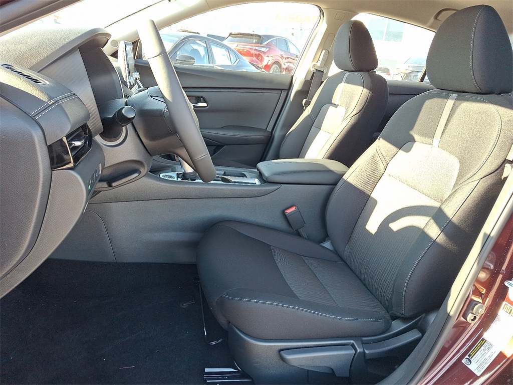 2025 Nissan Sentra SV - Photo 9