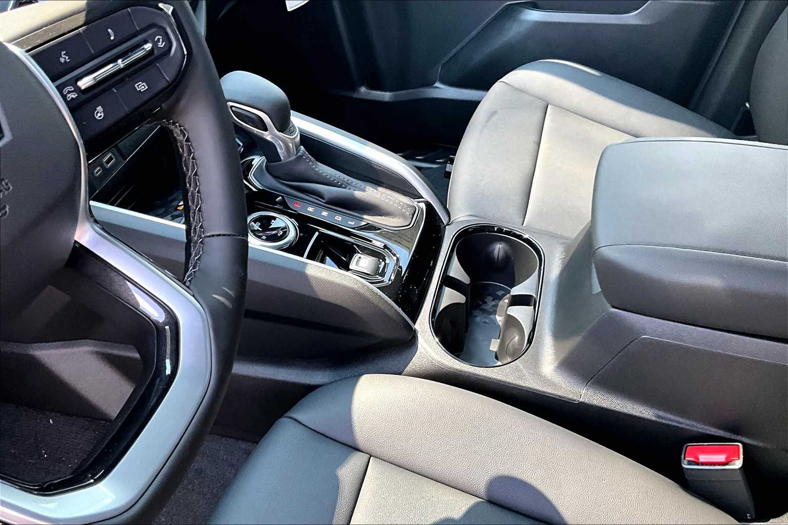 2025 Chevrolet Colorado 4WD LT - Photo 14