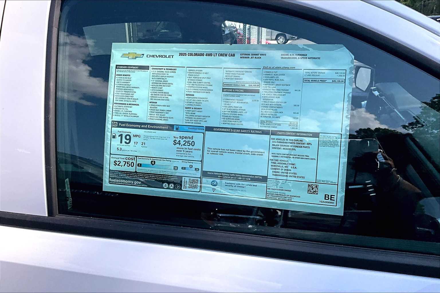 2025 Chevrolet Colorado 4WD LT - Photo 18