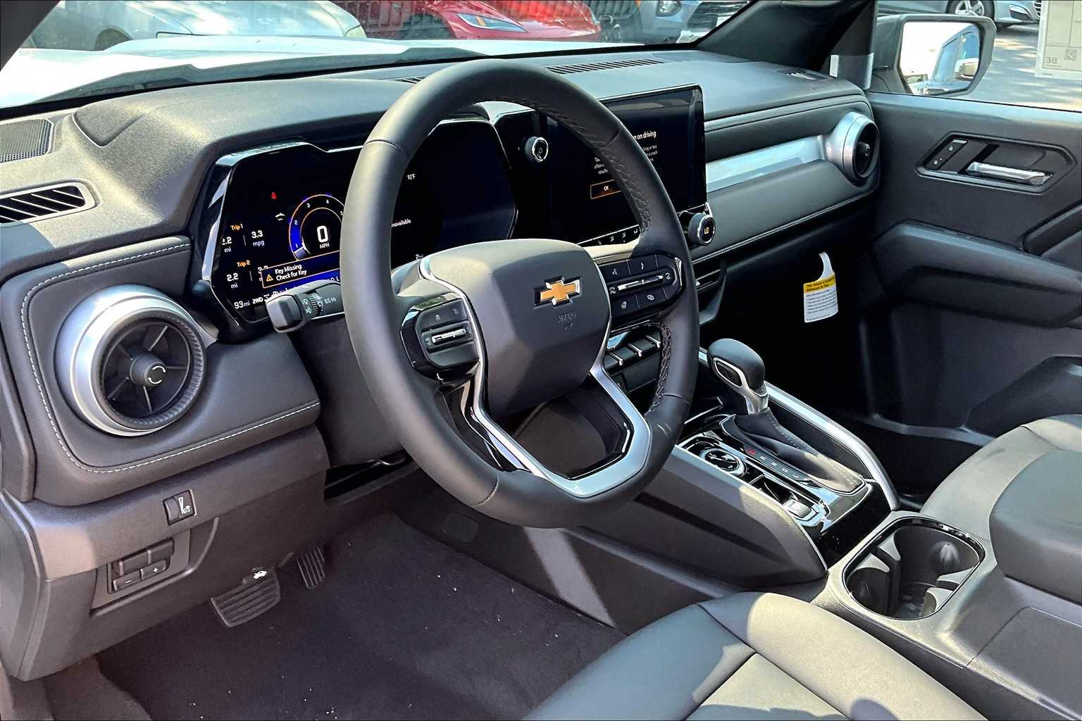 2025 Chevrolet Colorado 4WD LT - Photo 9