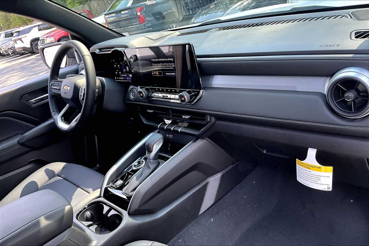2025 Chevrolet Colorado 4WD LT - Photo 10