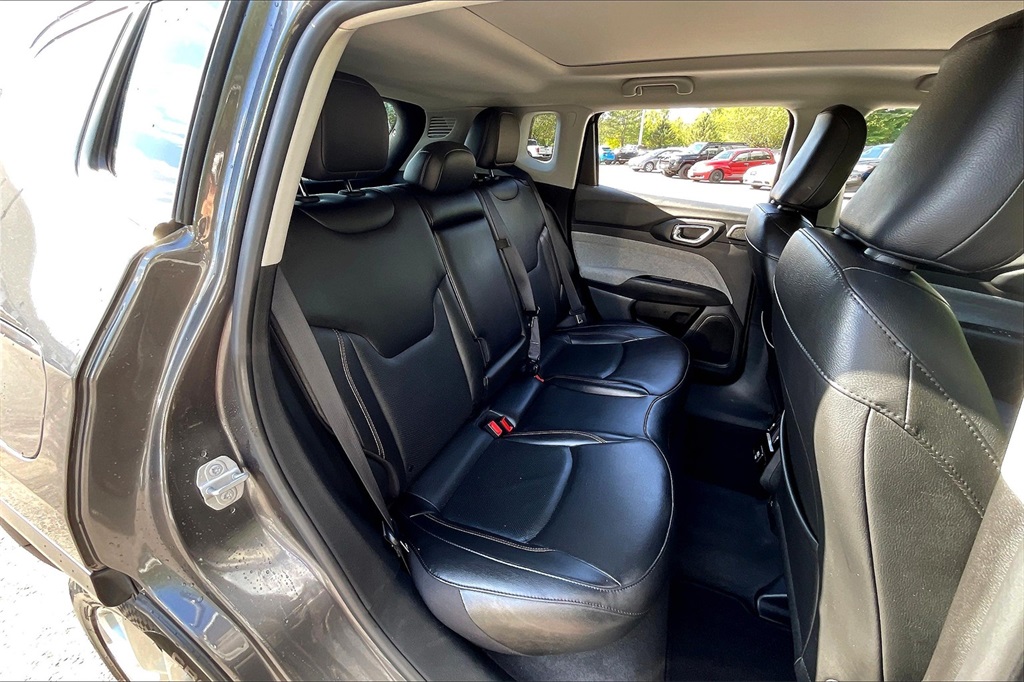 2022 Jeep Compass Latitude Lux - Photo 19