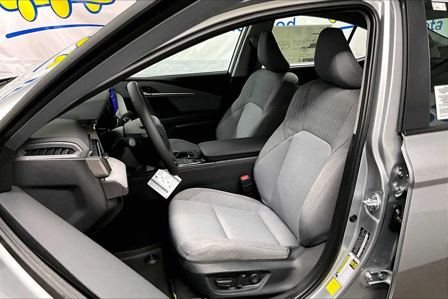 2025 Toyota Camry LE - Photo 11