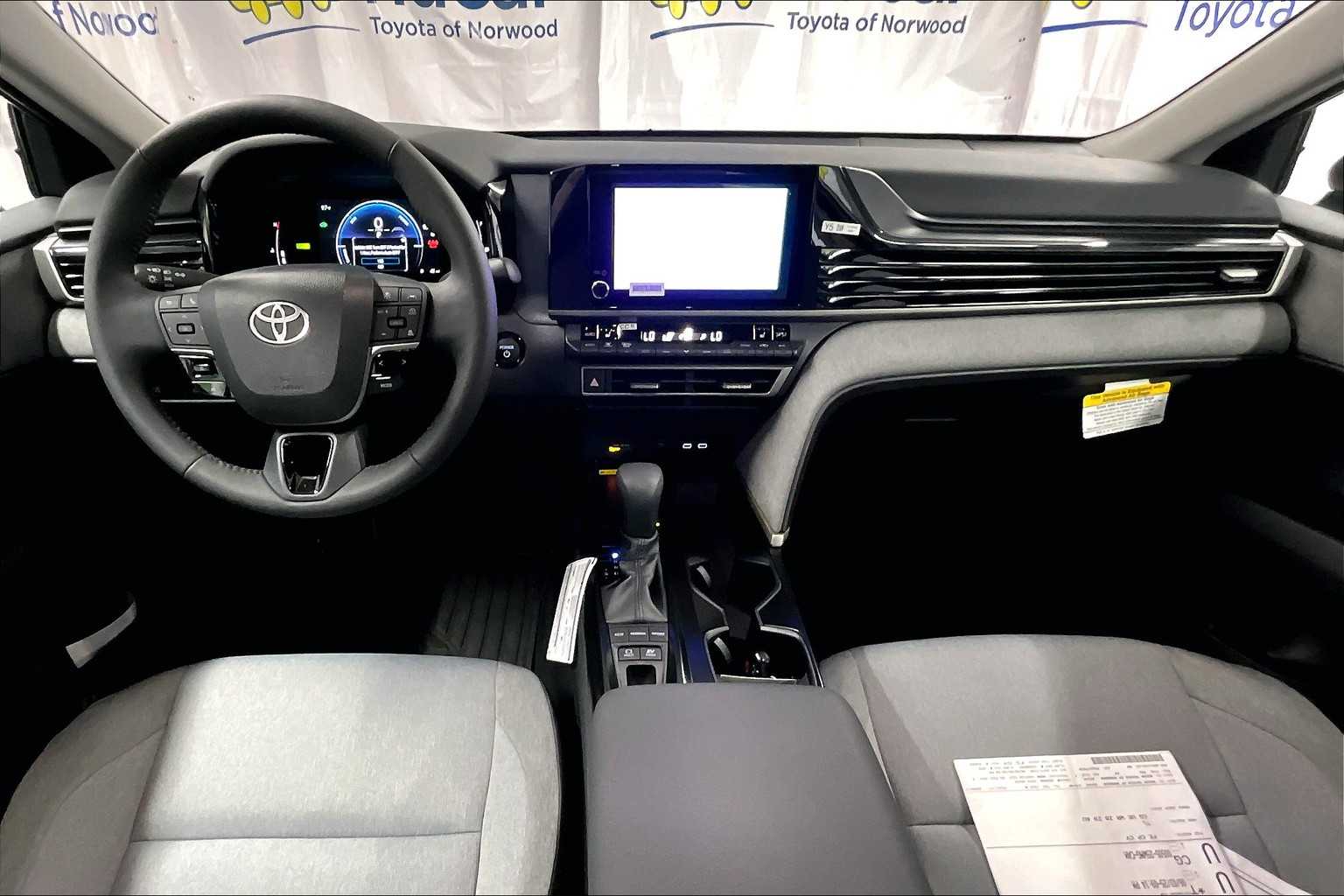 2025 Toyota Camry LE - Photo 12